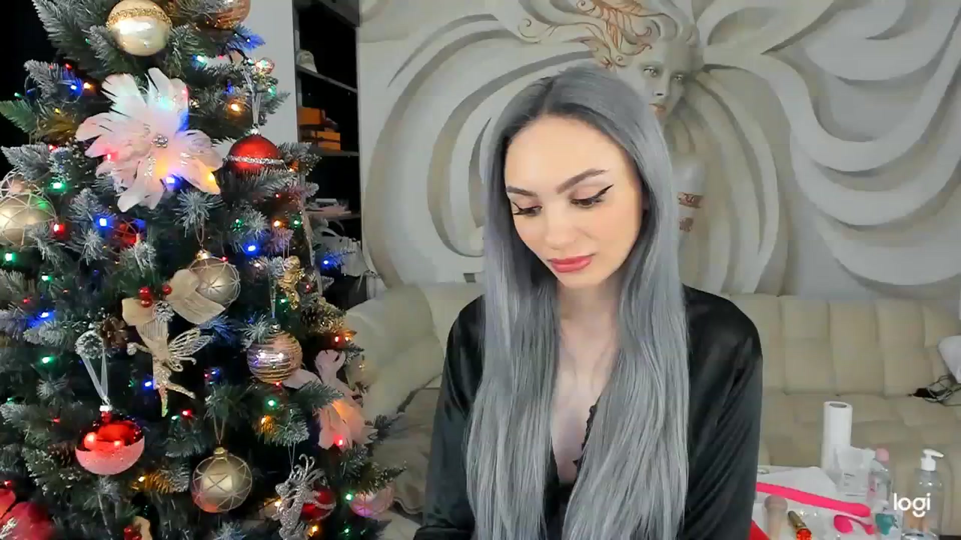 Gallery image thumbnail from HaleySweet18's myfreecams stream on, 12/12/2023, 22:40 image 14 of 20