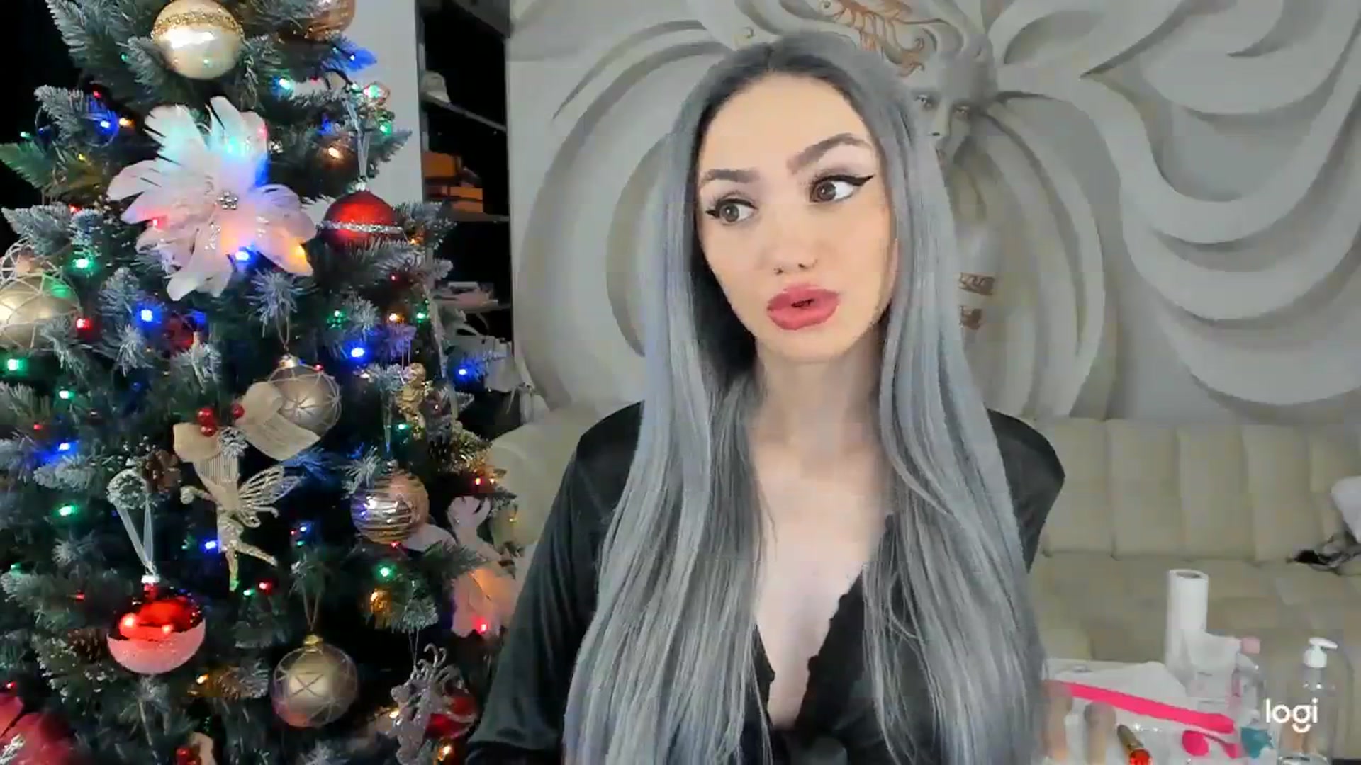 Gallery image thumbnail from HaleySweet18's myfreecams stream on, 12/12/2023, 22:40 image 7 of 20