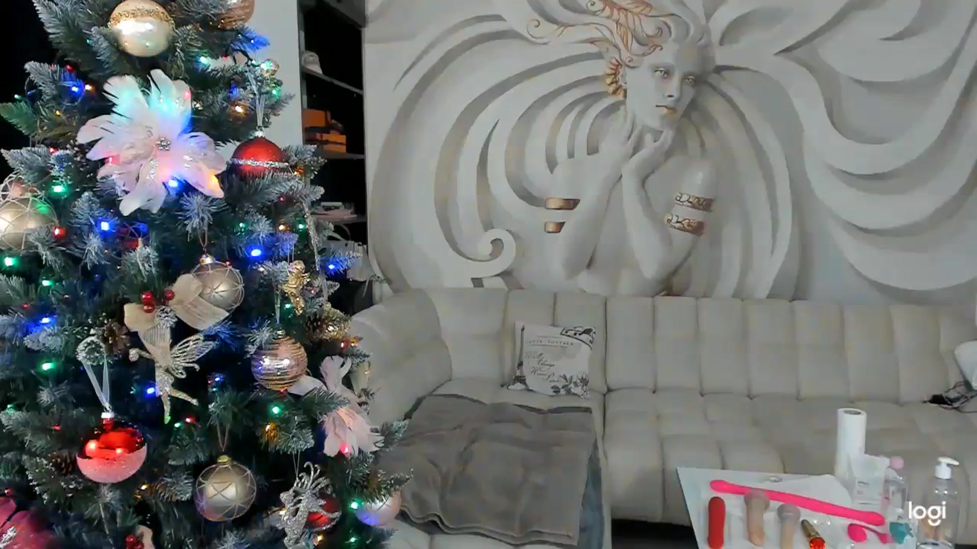Gallery image thumbnail from HaleySweet18's myfreecams stream on, 12/12/2023, 22:40 image 2 of 20