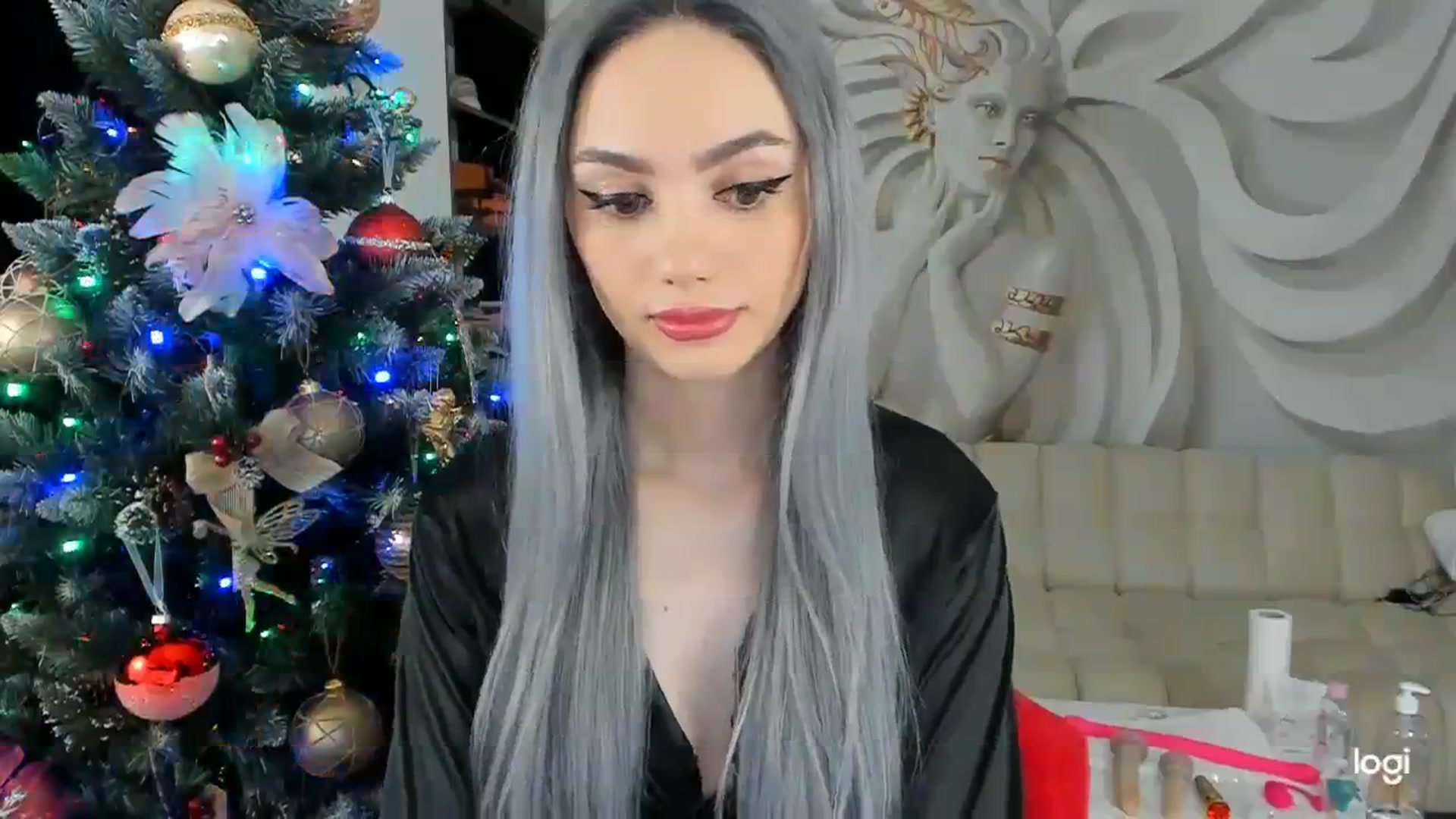 Gallery image thumbnail from HaleySweet18's myfreecams stream on, 12/12/2023, 22:40 image 5 of 20