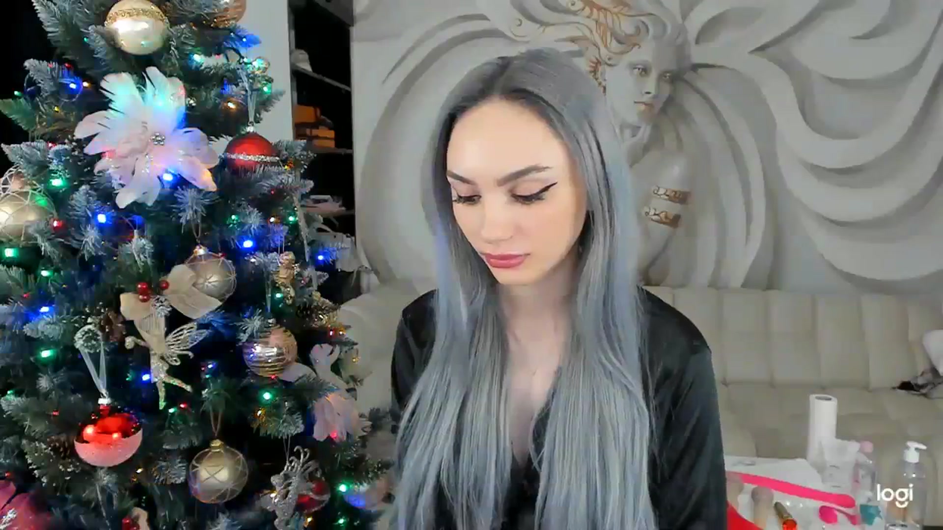 Gallery image thumbnail from HaleySweet18's myfreecams stream on, 12/12/2023, 22:40 image 16 of 20