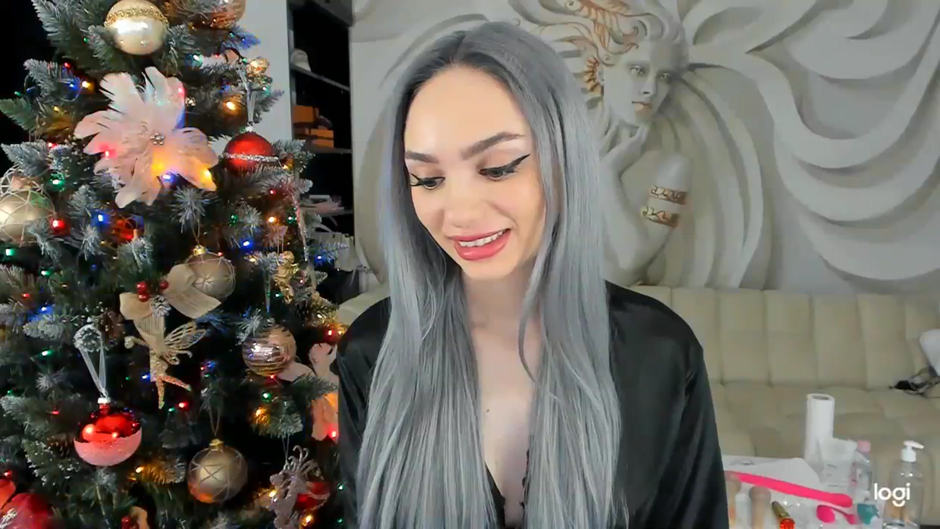 Gallery image thumbnail from HaleySweet18's myfreecams stream on, 12/12/2023, 22:40 image 9 of 20