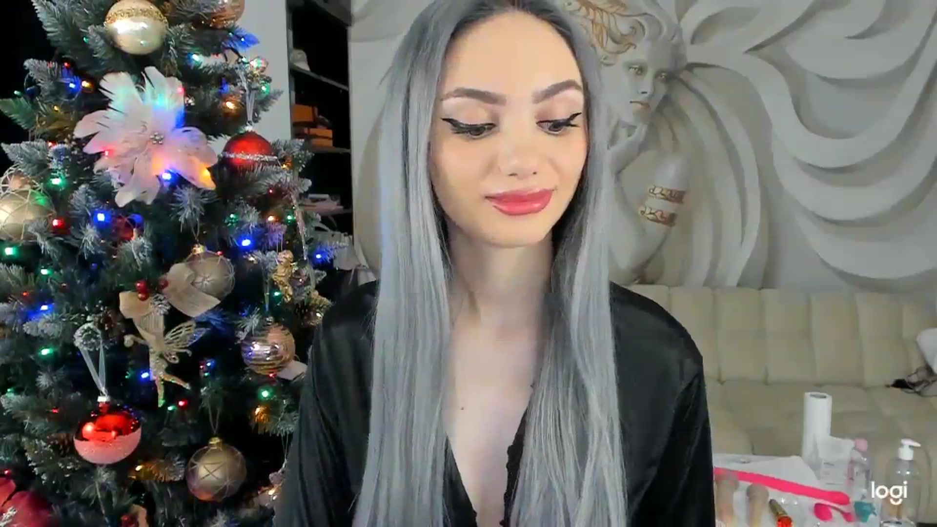 Gallery image thumbnail from HaleySweet18's myfreecams stream on, 12/12/2023, 22:40 image 6 of 20