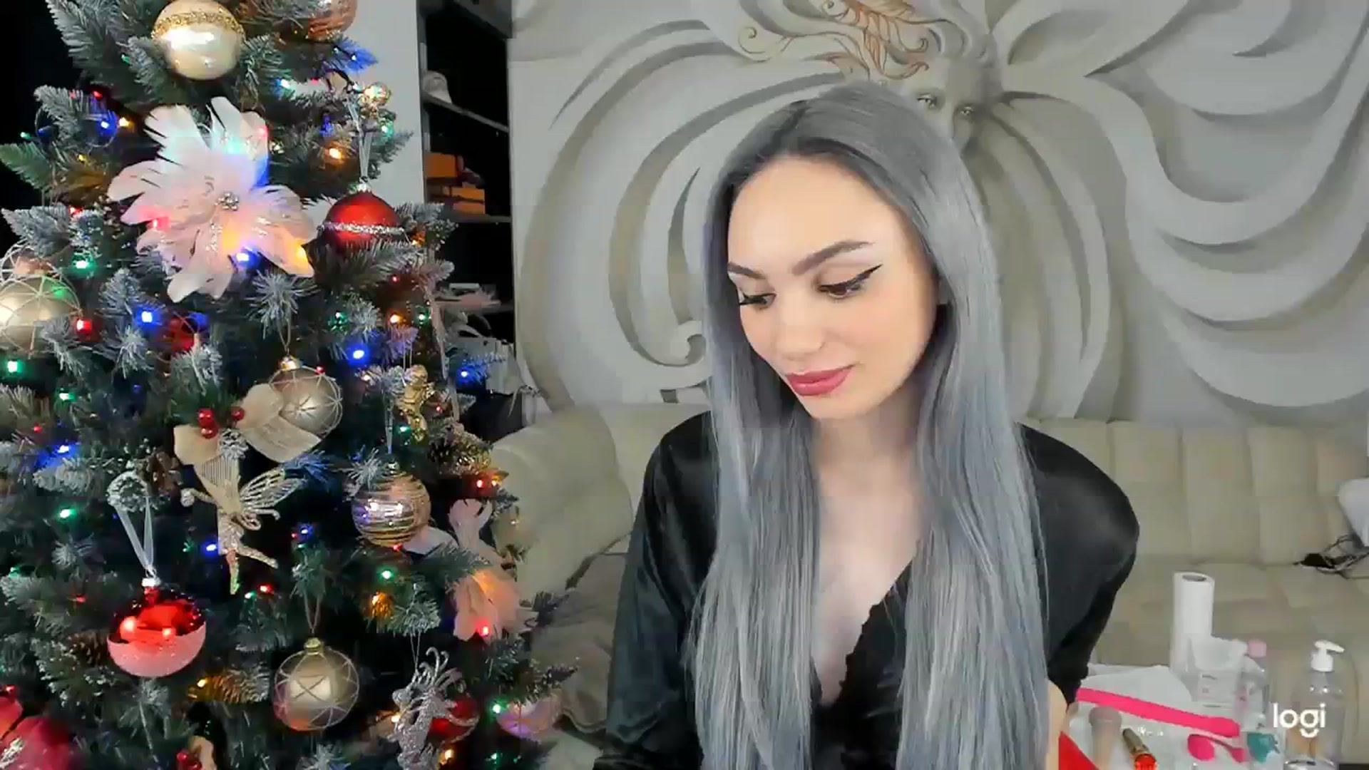 Gallery image thumbnail from HaleySweet18's myfreecams stream on, 12/12/2023, 22:40 image 13 of 20