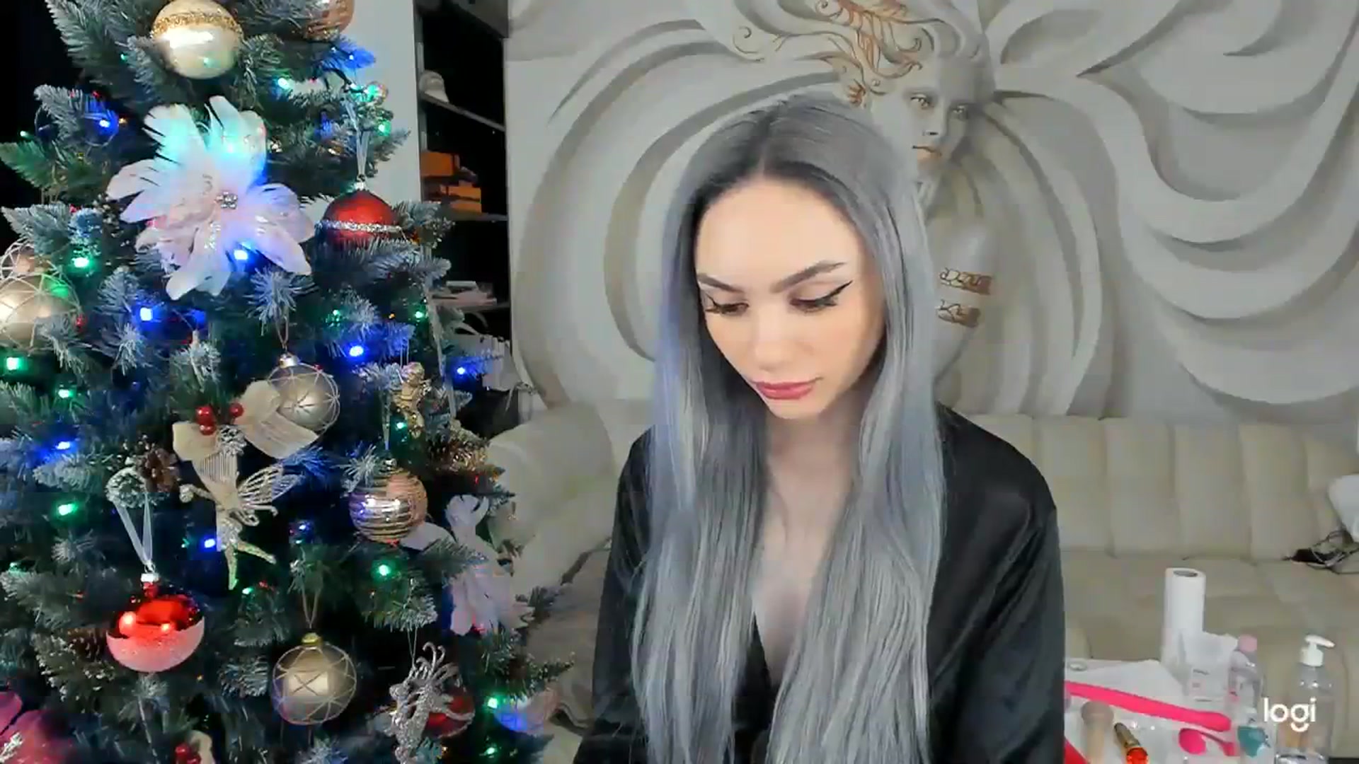 Gallery image thumbnail from HaleySweet18's myfreecams stream on, 12/12/2023, 22:40 image 15 of 20