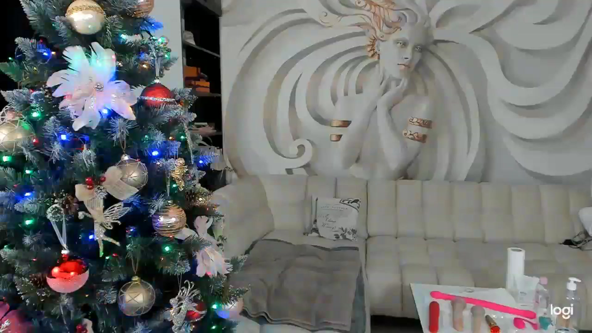 Gallery image thumbnail from HaleySweet18's myfreecams stream on, 12/12/2023, 22:40 image 3 of 20