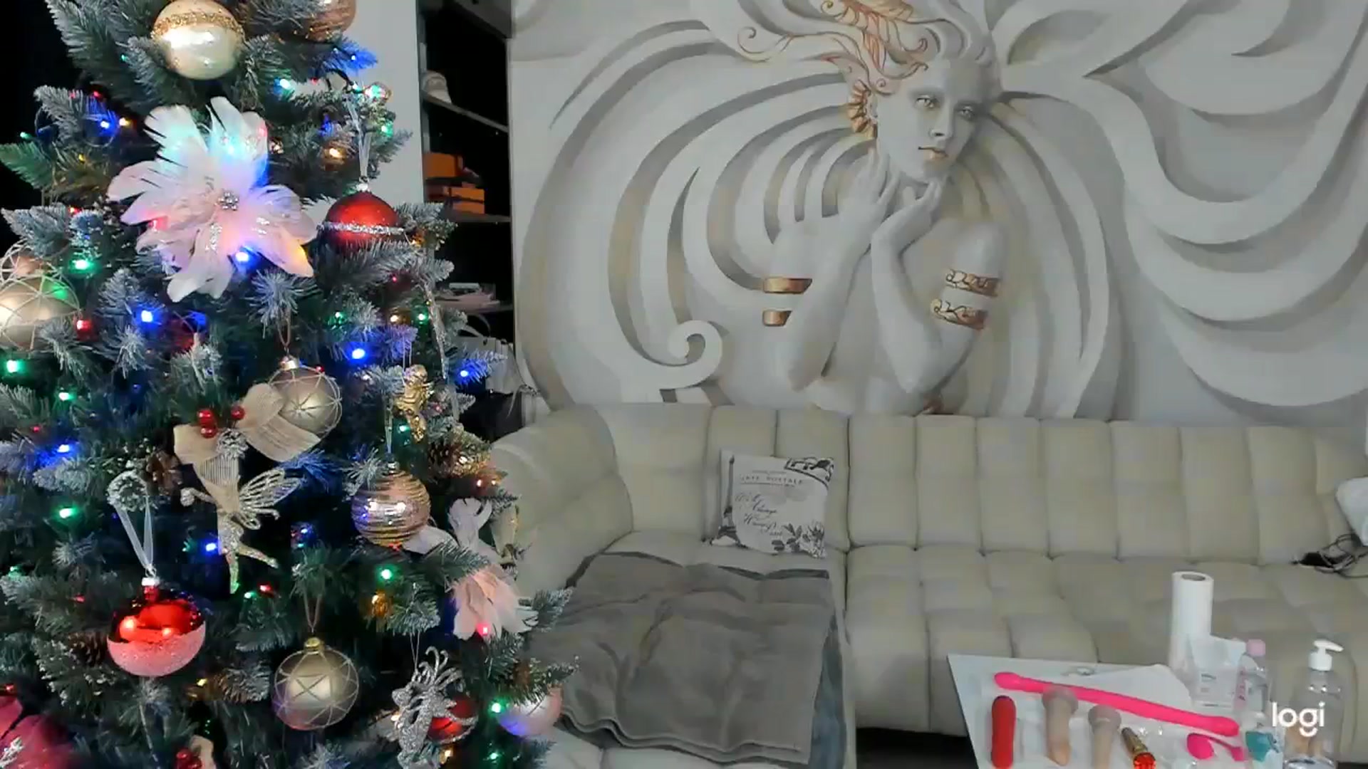 Gallery image thumbnail from HaleySweet18's myfreecams stream on, 12/12/2023, 22:40 image 4 of 20
