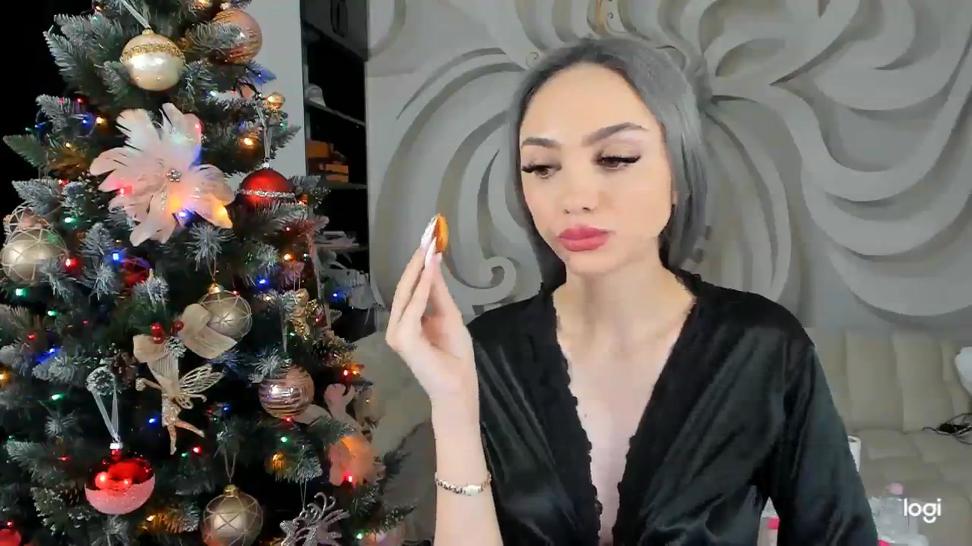 Gallery image thumbnail from HaleySweet18's myfreecams stream on, 12/15/2023, 02:12 image 7 of 20
