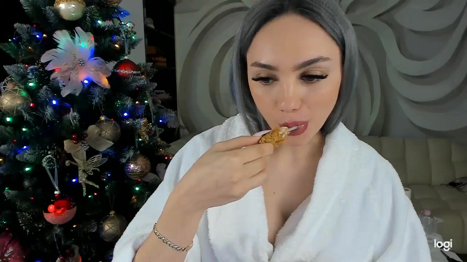 Gallery image thumbnail from HaleySweet18's myfreecams stream on, 12/15/2023, 07:19 image 17 of 20