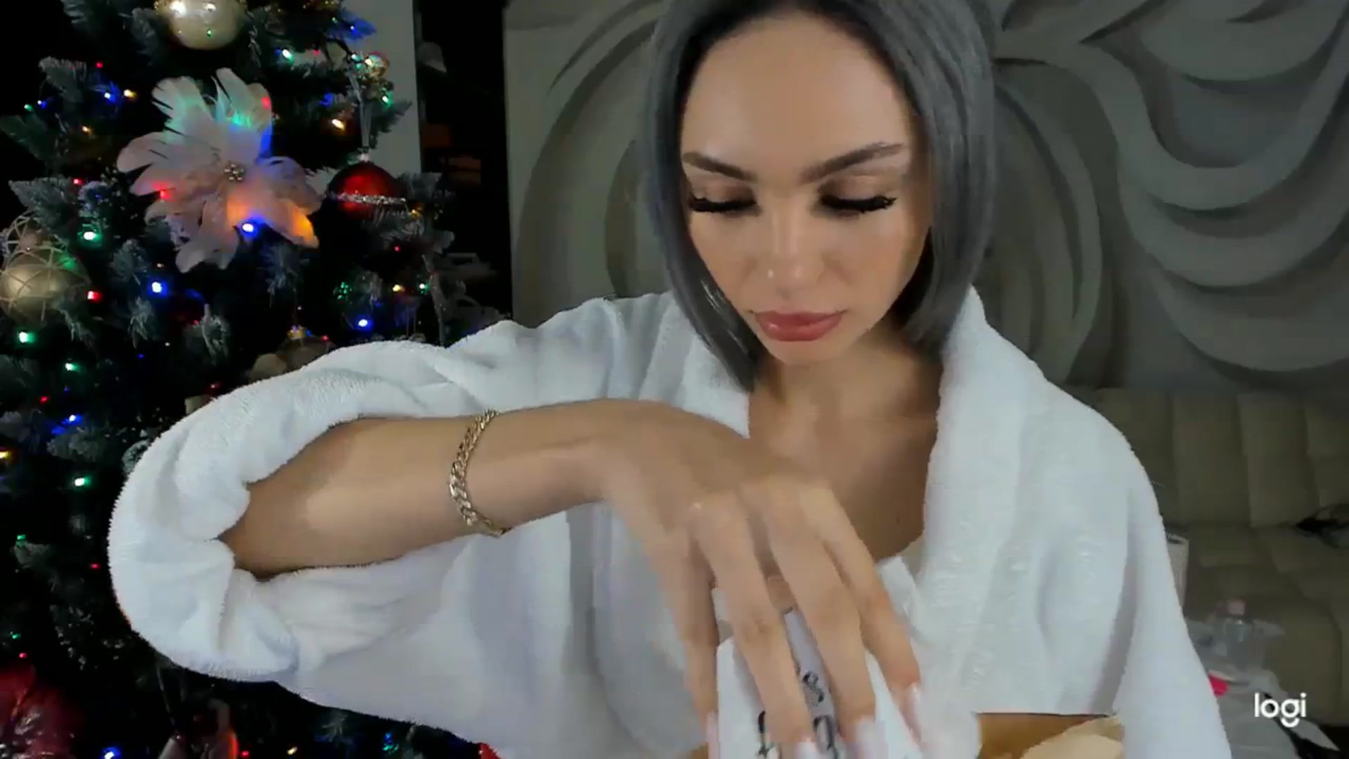 Gallery image thumbnail from HaleySweet18's myfreecams stream on, 12/15/2023, 07:19 image 13 of 20