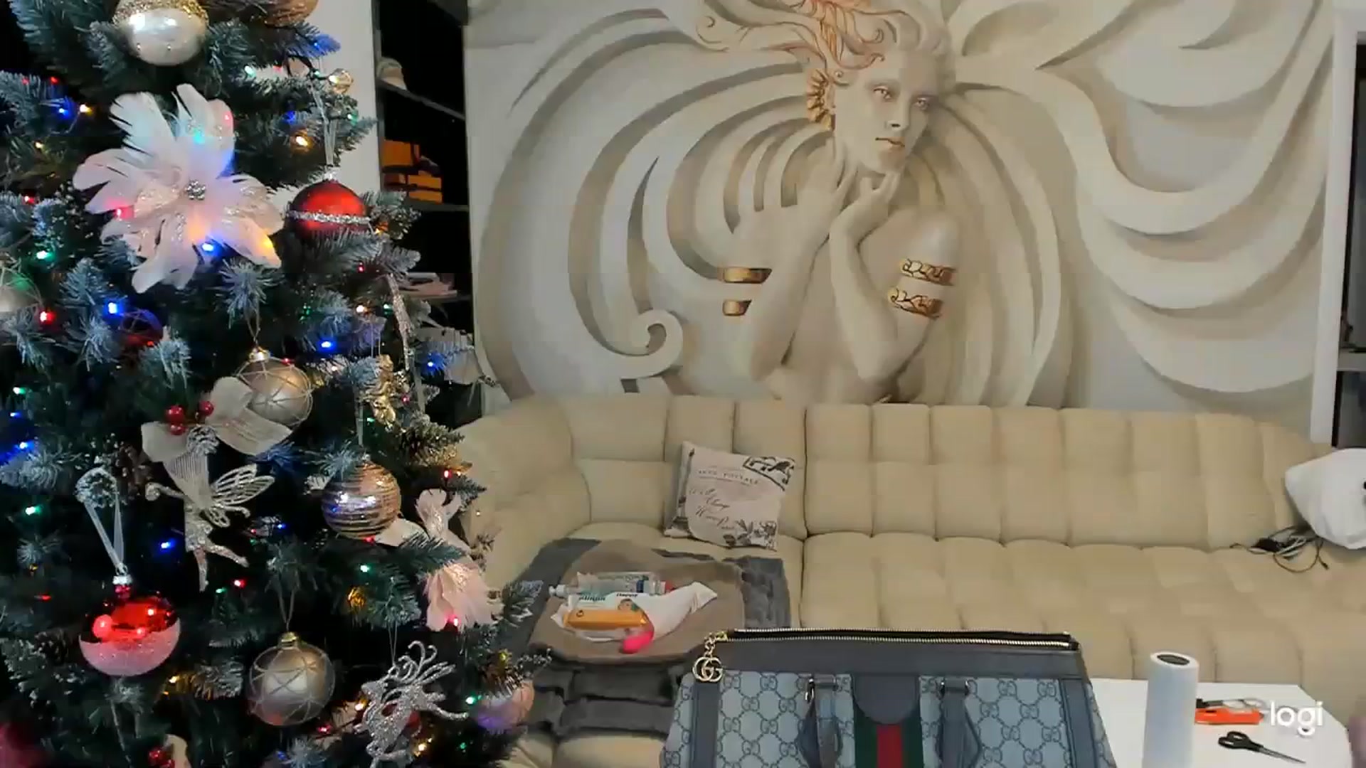 Gallery image thumbnail from HaleySweet18's myfreecams stream on, 12/19/2023, 05:21 image 12 of 20