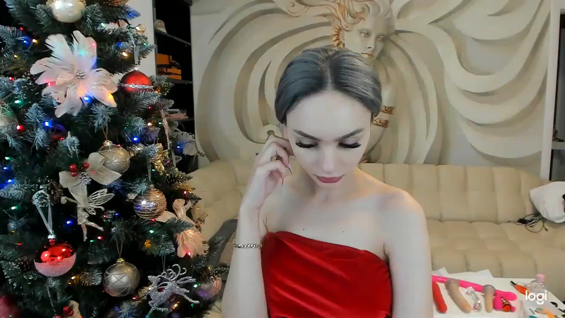 Gallery image thumbnail from HaleySweet18's myfreecams stream on, 12/19/2023, 07:54 image 15 of 20
