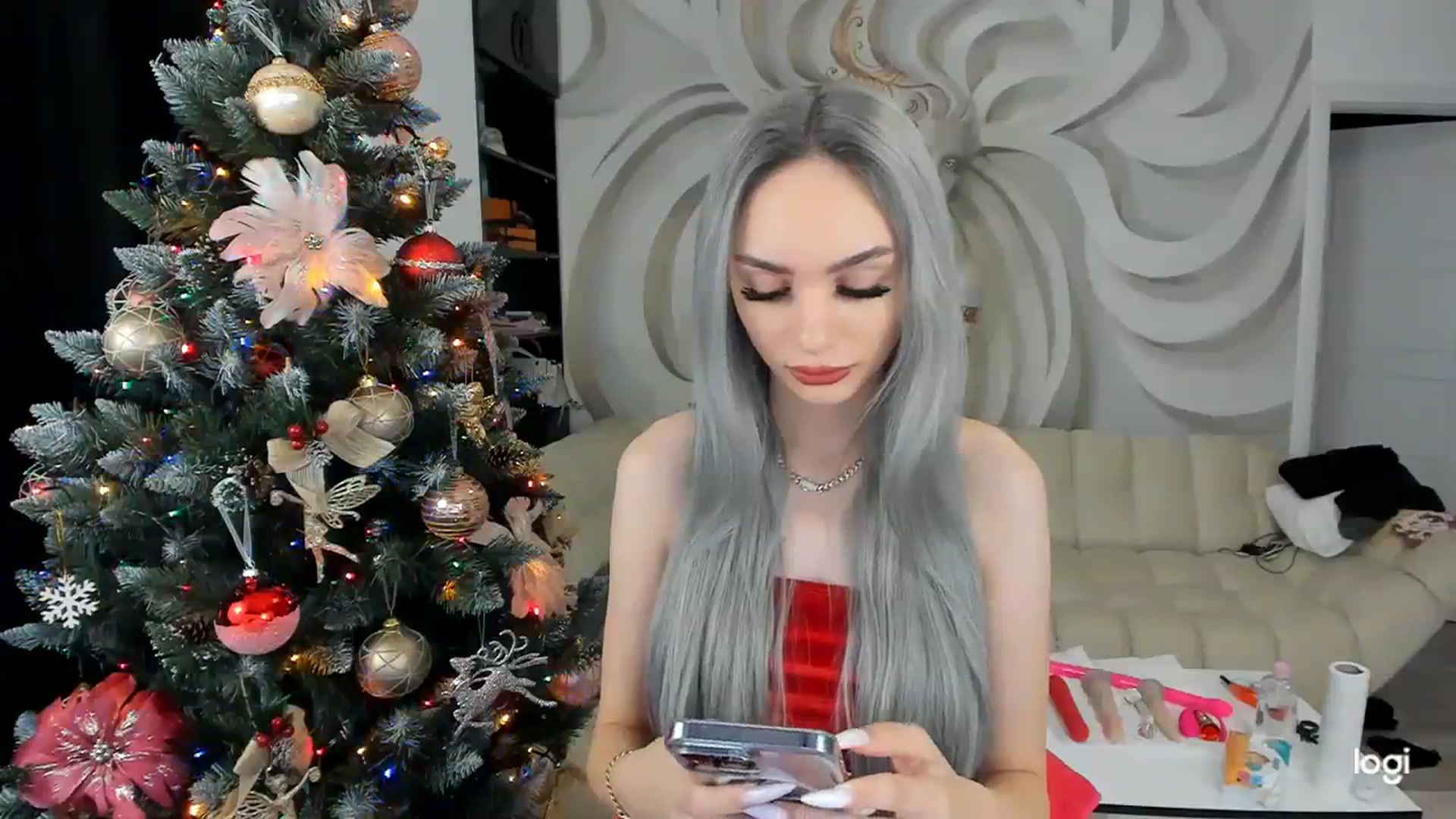 Gallery image thumbnail from HaleySweet18's myfreecams stream on, 12/20/2023, 22:08 image 15 of 20
