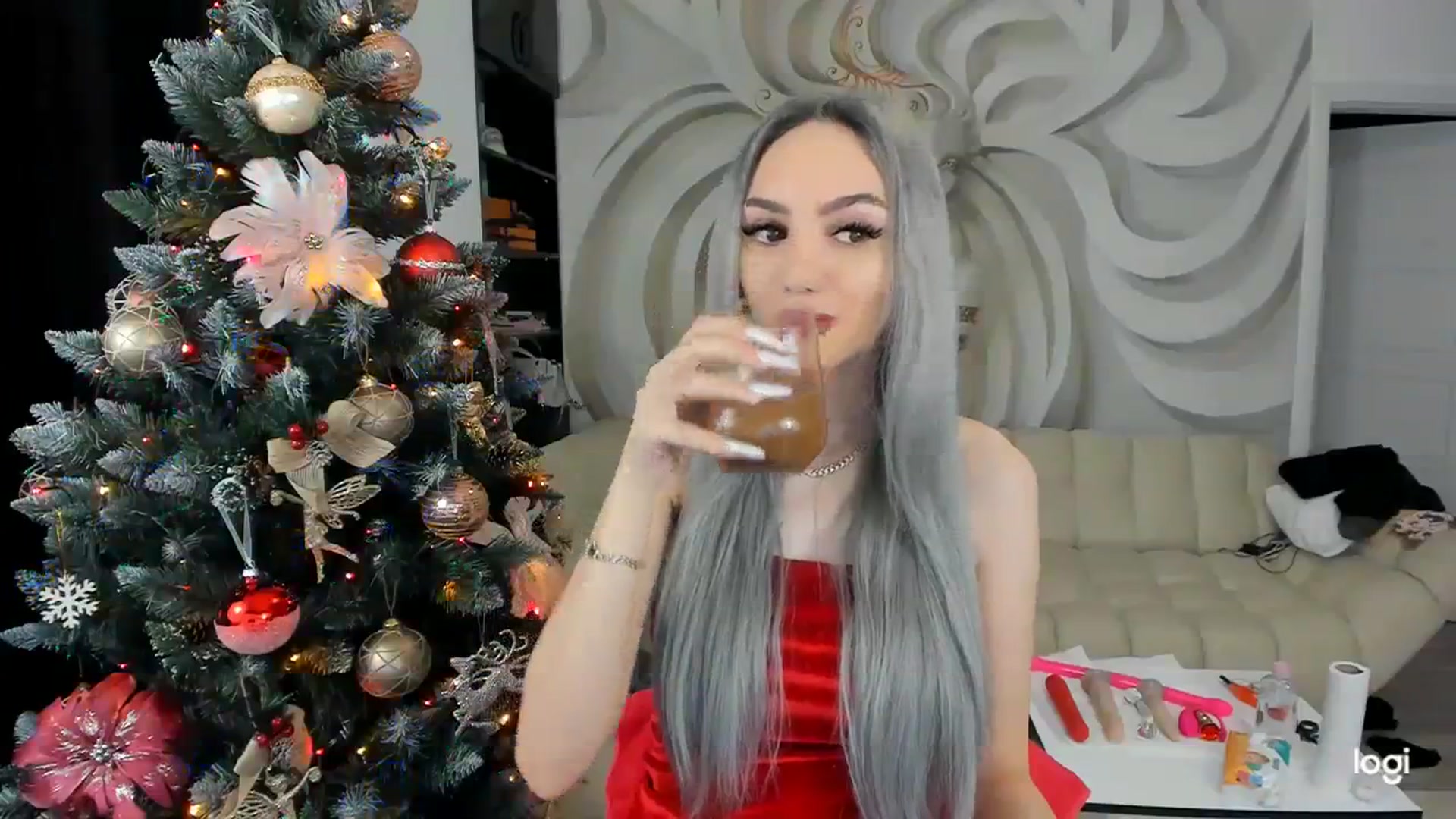 Gallery image thumbnail from HaleySweet18's myfreecams stream on, 12/20/2023, 22:08 image 14 of 20