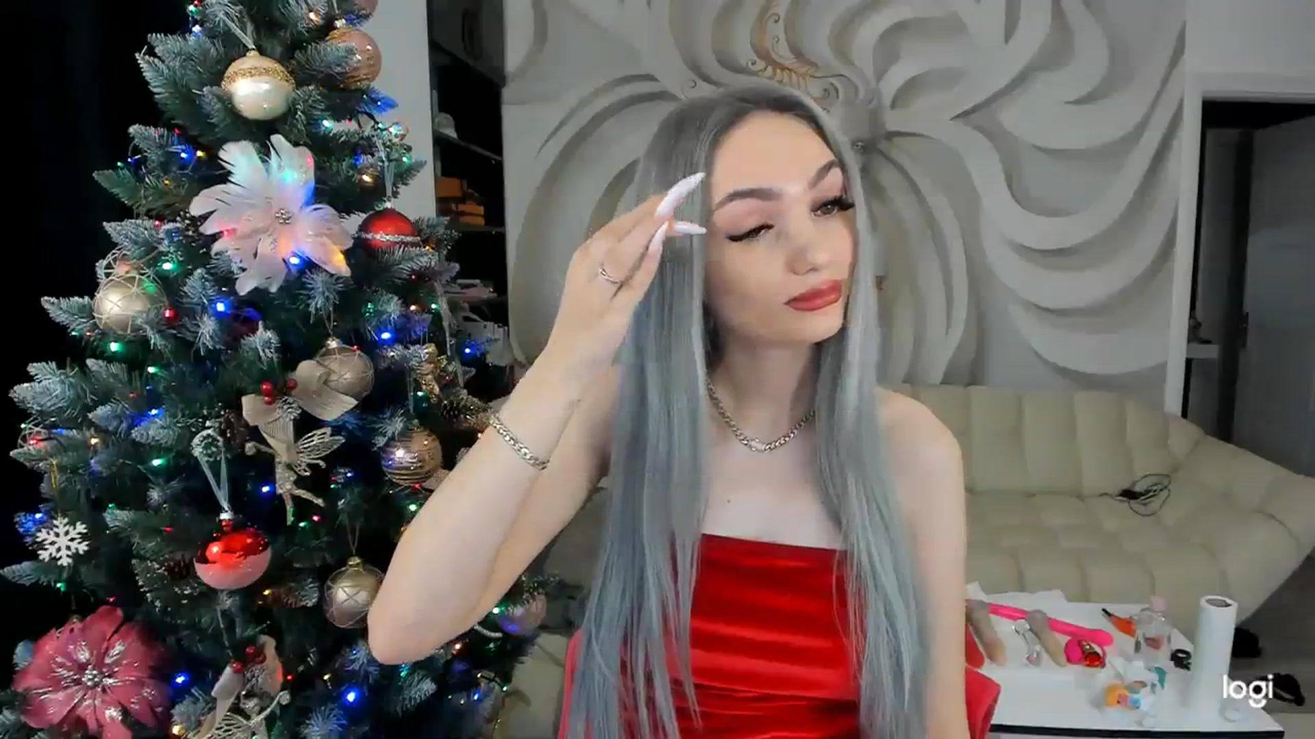 Gallery image thumbnail from HaleySweet18's myfreecams stream on, 12/20/2023, 23:58 image 16 of 20