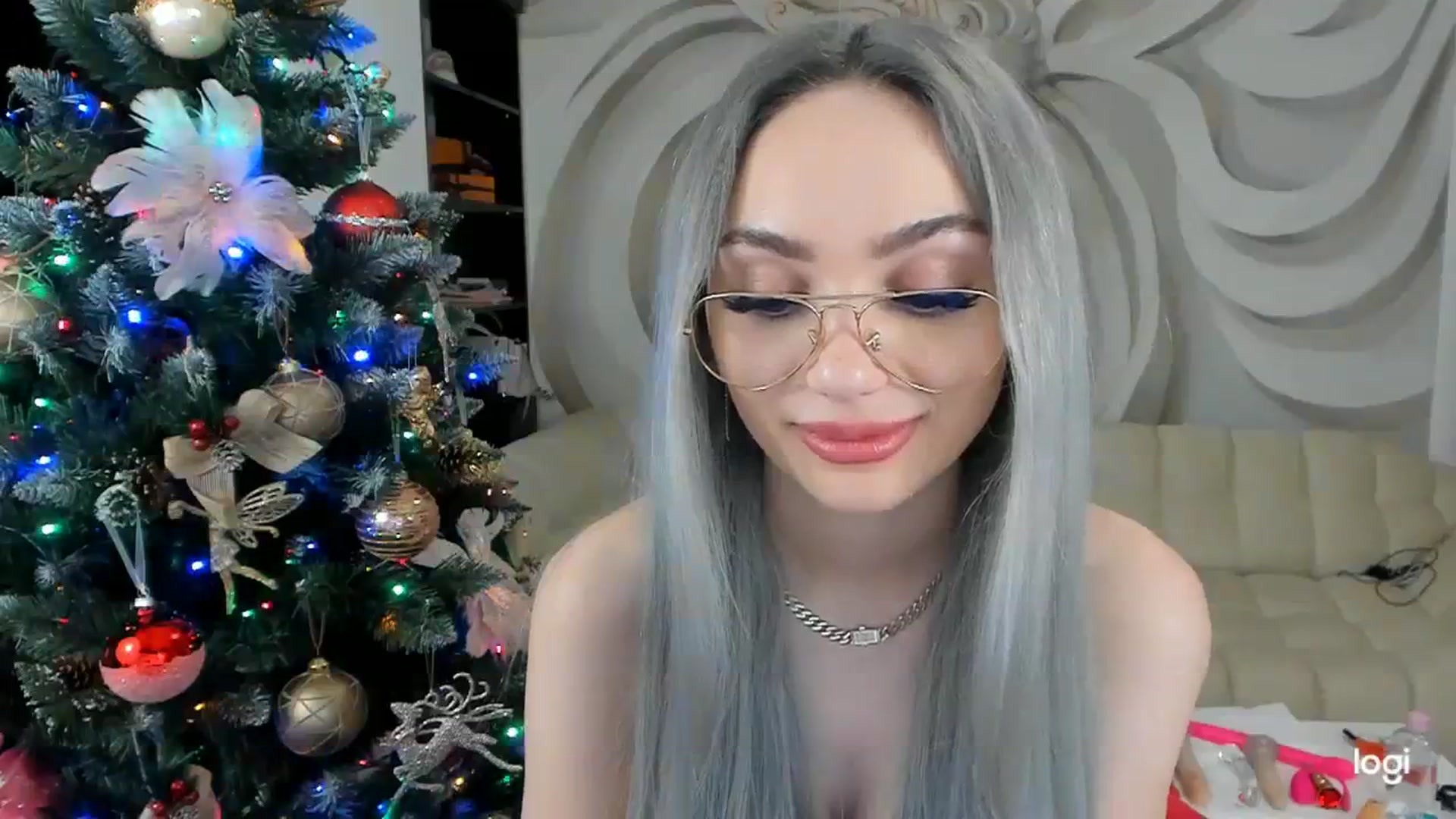 Gallery image thumbnail from HaleySweet18's myfreecams stream on, 12/21/2023, 07:34 image 8 of 20