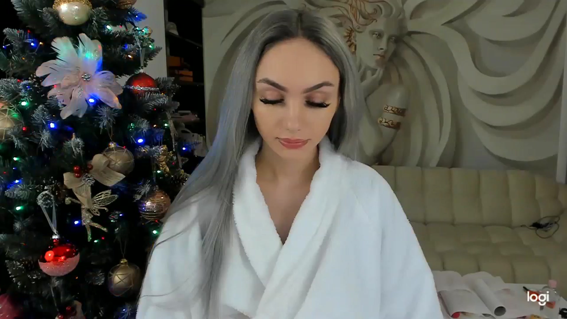 Gallery image thumbnail from HaleySweet18's myfreecams stream on, 12/21/2023, 22:46 image 7 of 20