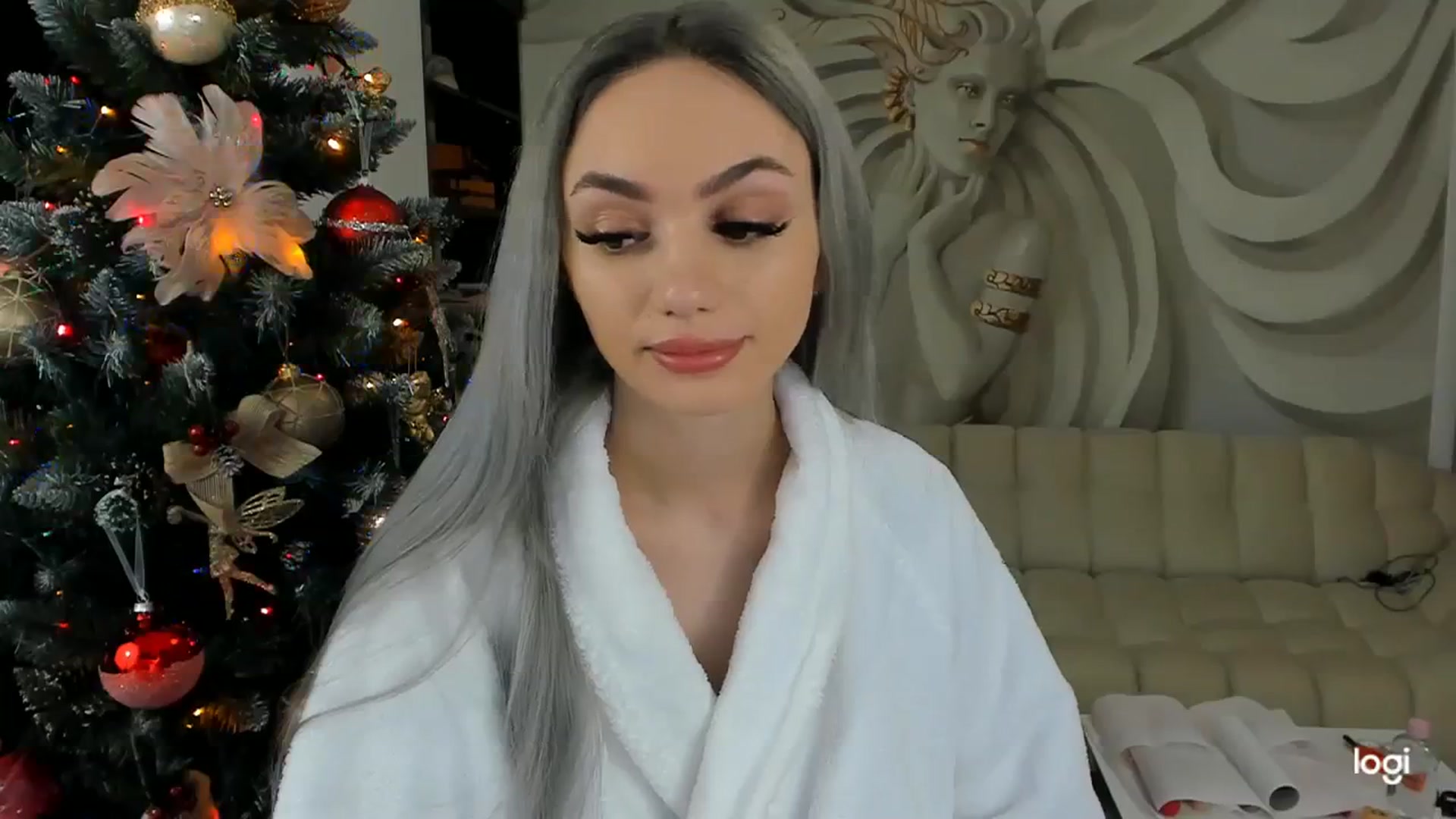 Gallery image thumbnail from HaleySweet18's myfreecams stream on, 12/21/2023, 22:46 image 6 of 20