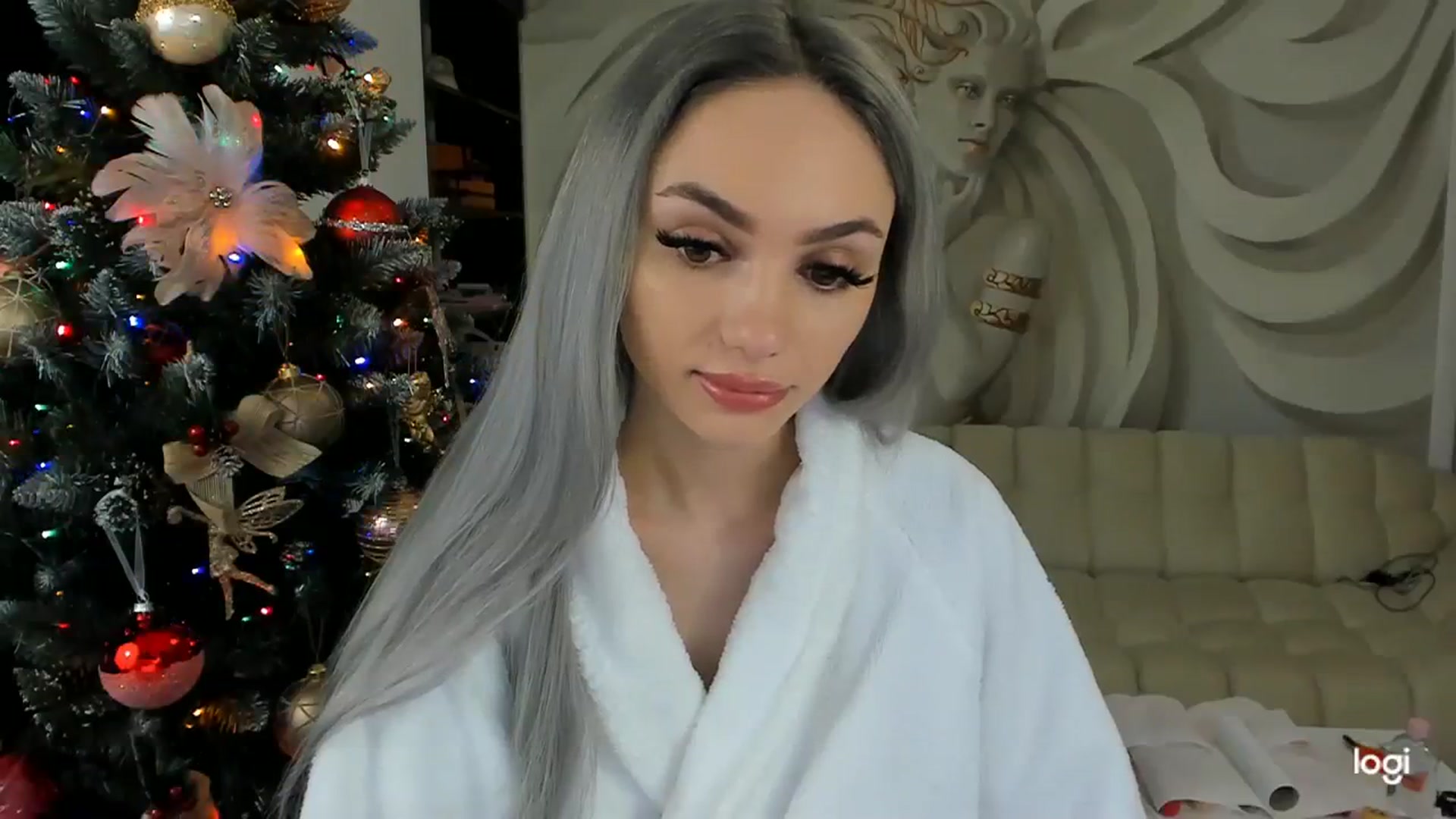 Gallery image thumbnail from HaleySweet18's myfreecams stream on, 12/21/2023, 22:46 image 10 of 20