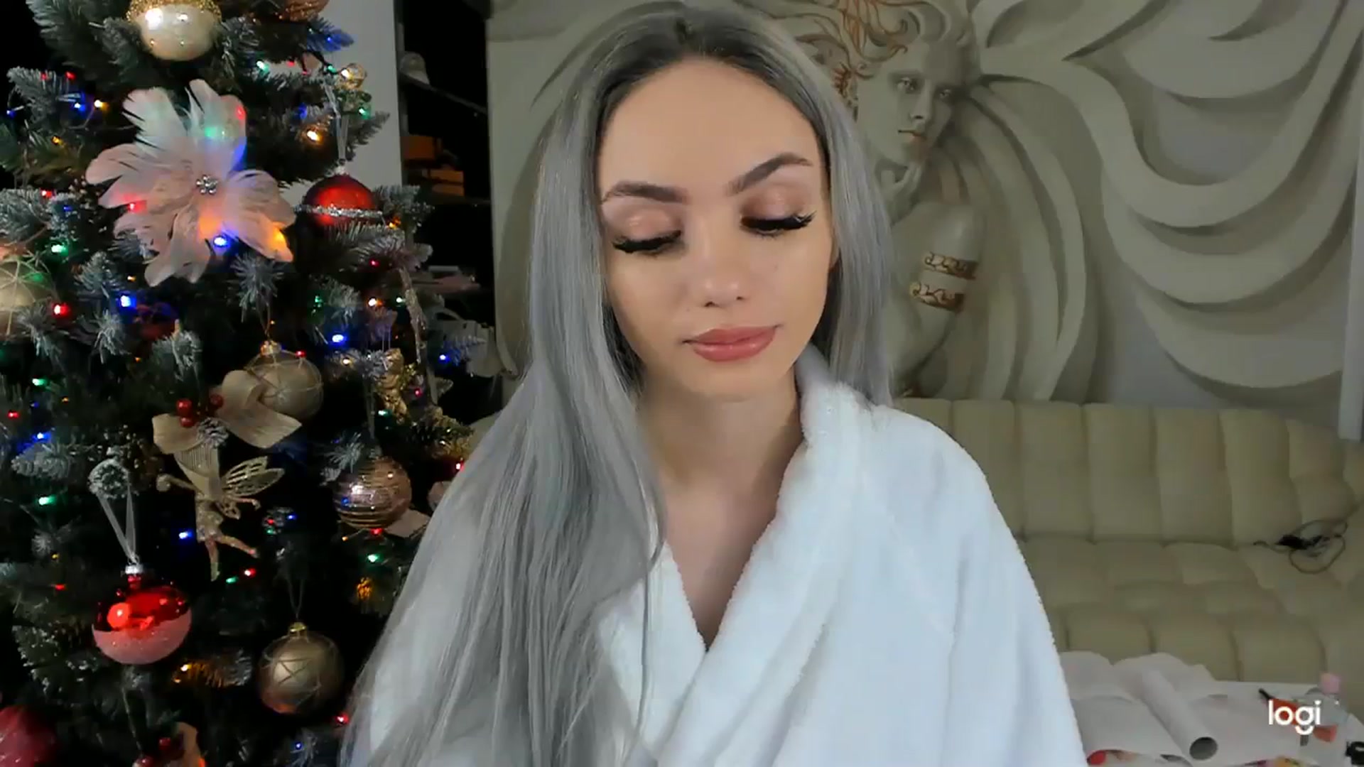 Gallery image thumbnail from HaleySweet18's myfreecams stream on, 12/21/2023, 22:46 image 14 of 20