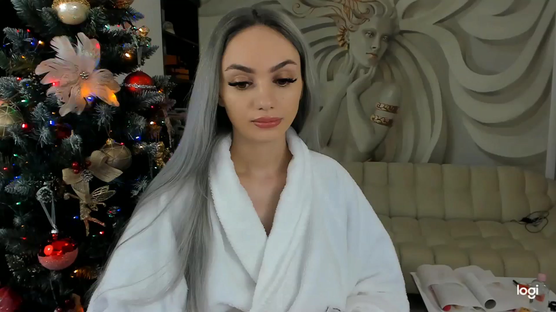 Gallery image thumbnail from HaleySweet18's myfreecams stream on, 12/21/2023, 22:46 image 4 of 20