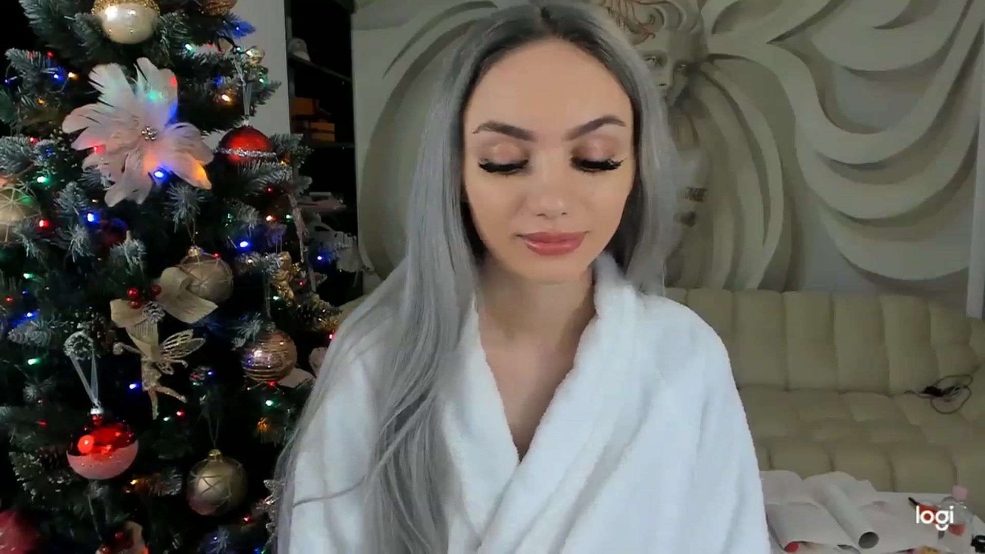 Gallery image thumbnail from HaleySweet18's myfreecams stream on, 12/21/2023, 22:46 image 15 of 20