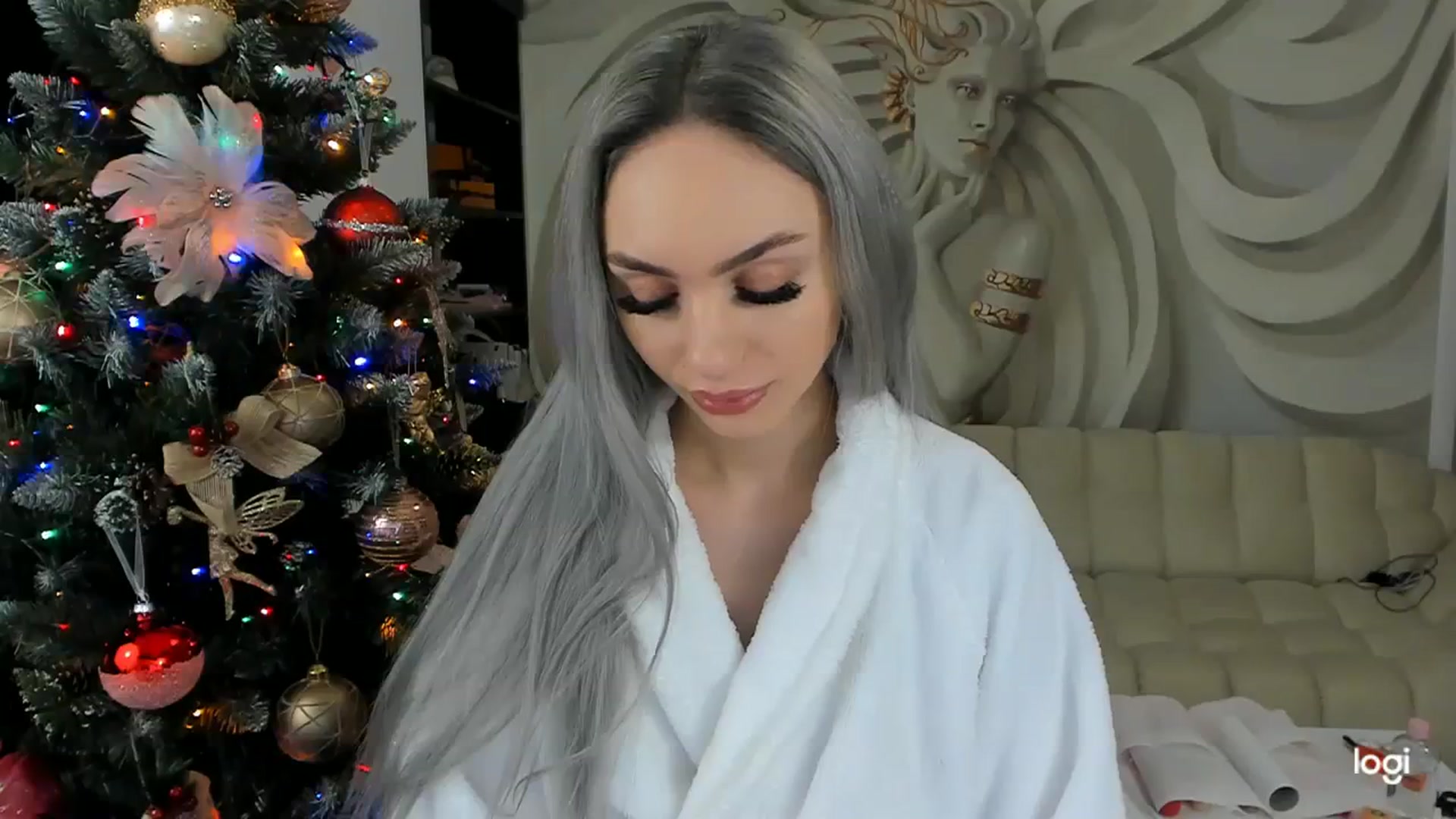 Gallery image thumbnail from HaleySweet18's myfreecams stream on, 12/21/2023, 22:46 image 12 of 20