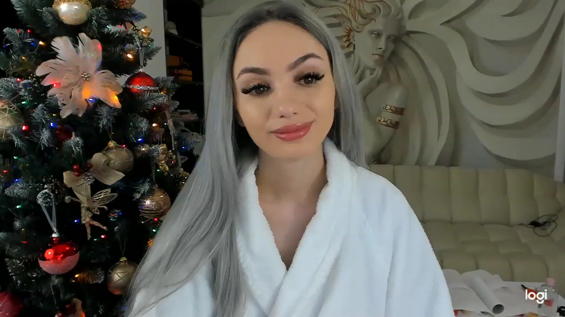 Gallery image thumbnail from HaleySweet18's myfreecams stream on, 12/21/2023, 22:46 image 11 of 20