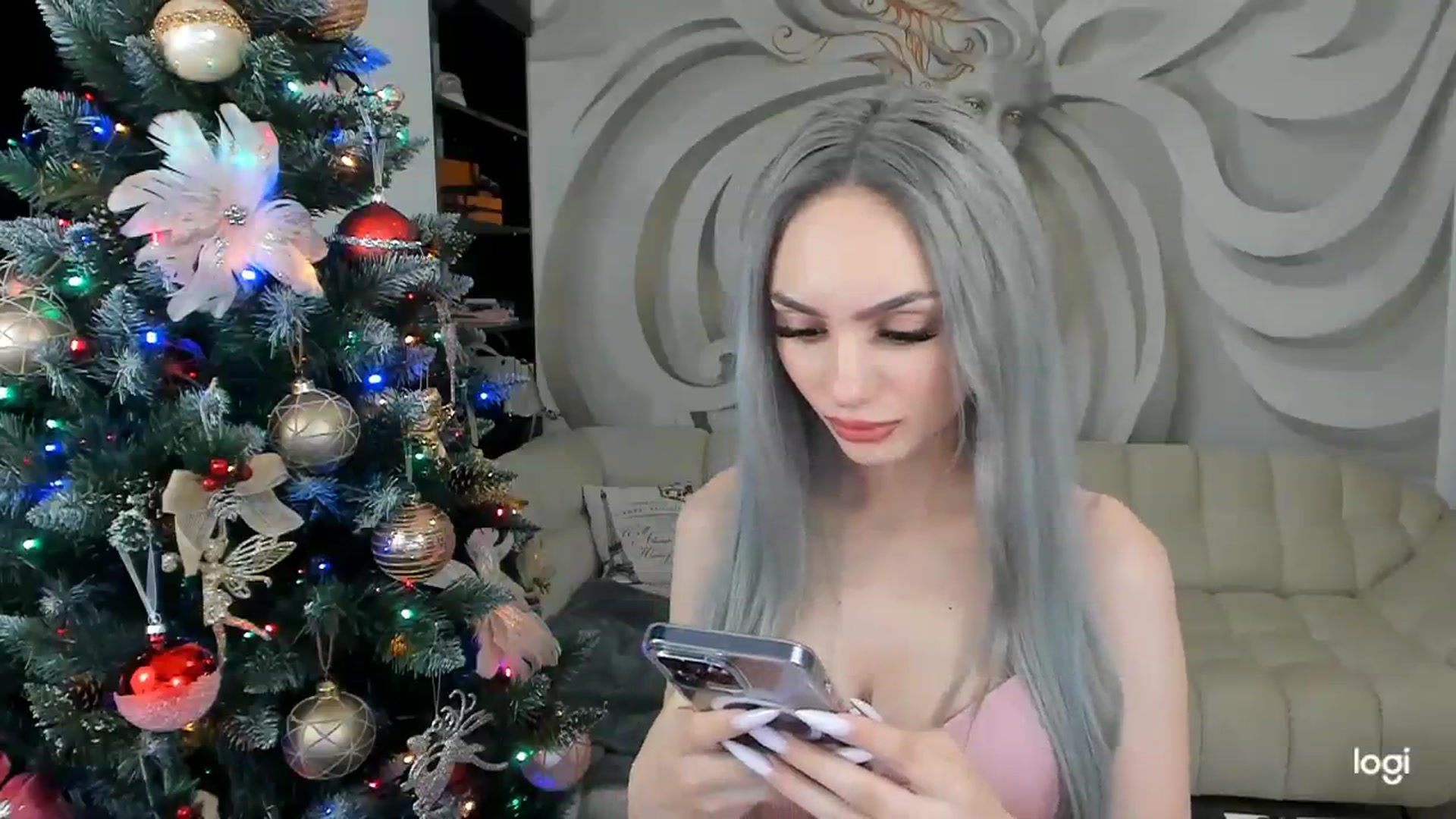 Gallery image thumbnail from HaleySweet18's myfreecams stream on, 12/25/2023, 23:23 image 10 of 20