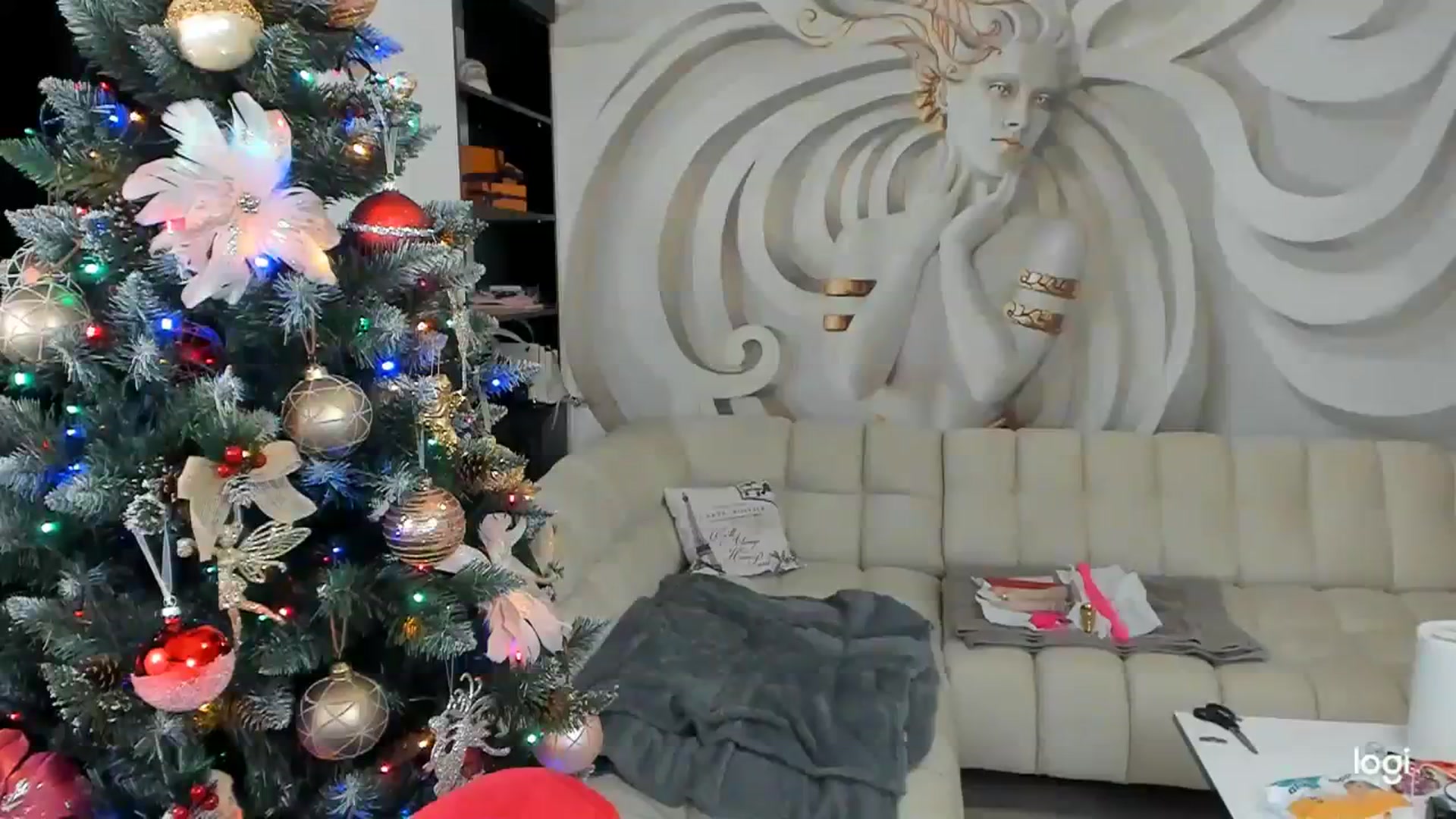 Gallery image thumbnail from HaleySweet18's myfreecams stream on, 01/02/2024, 24:01 image 20 of 20