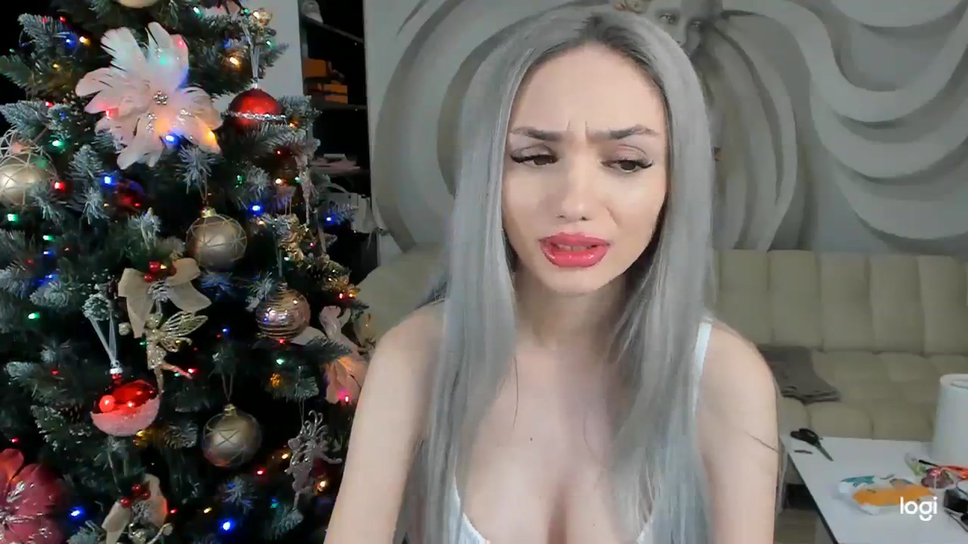 Gallery image thumbnail from HaleySweet18's myfreecams stream on, 01/02/2024, 24:01 image 6 of 20