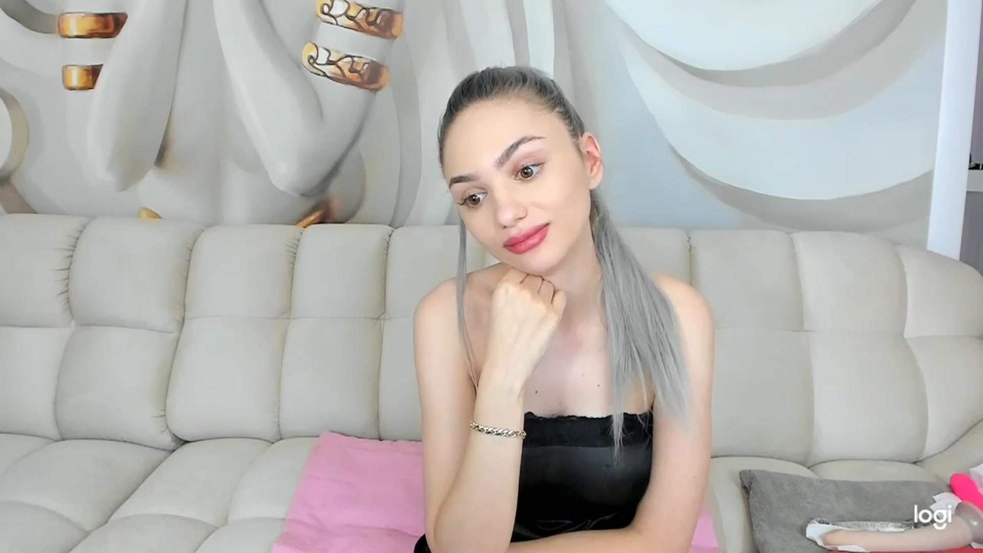 Gallery image thumbnail from HaleySweet18's myfreecams stream on, 01/11/2024, 07:35 image 19 of 20