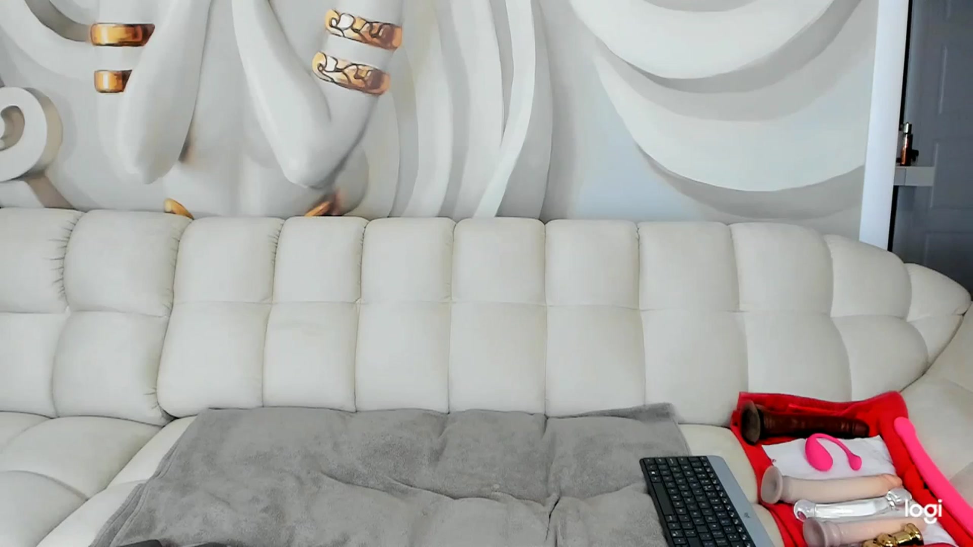 Gallery image thumbnail from HaleySweet18's myfreecams stream on, 03/10/2024, 22:06 image 13 of 20