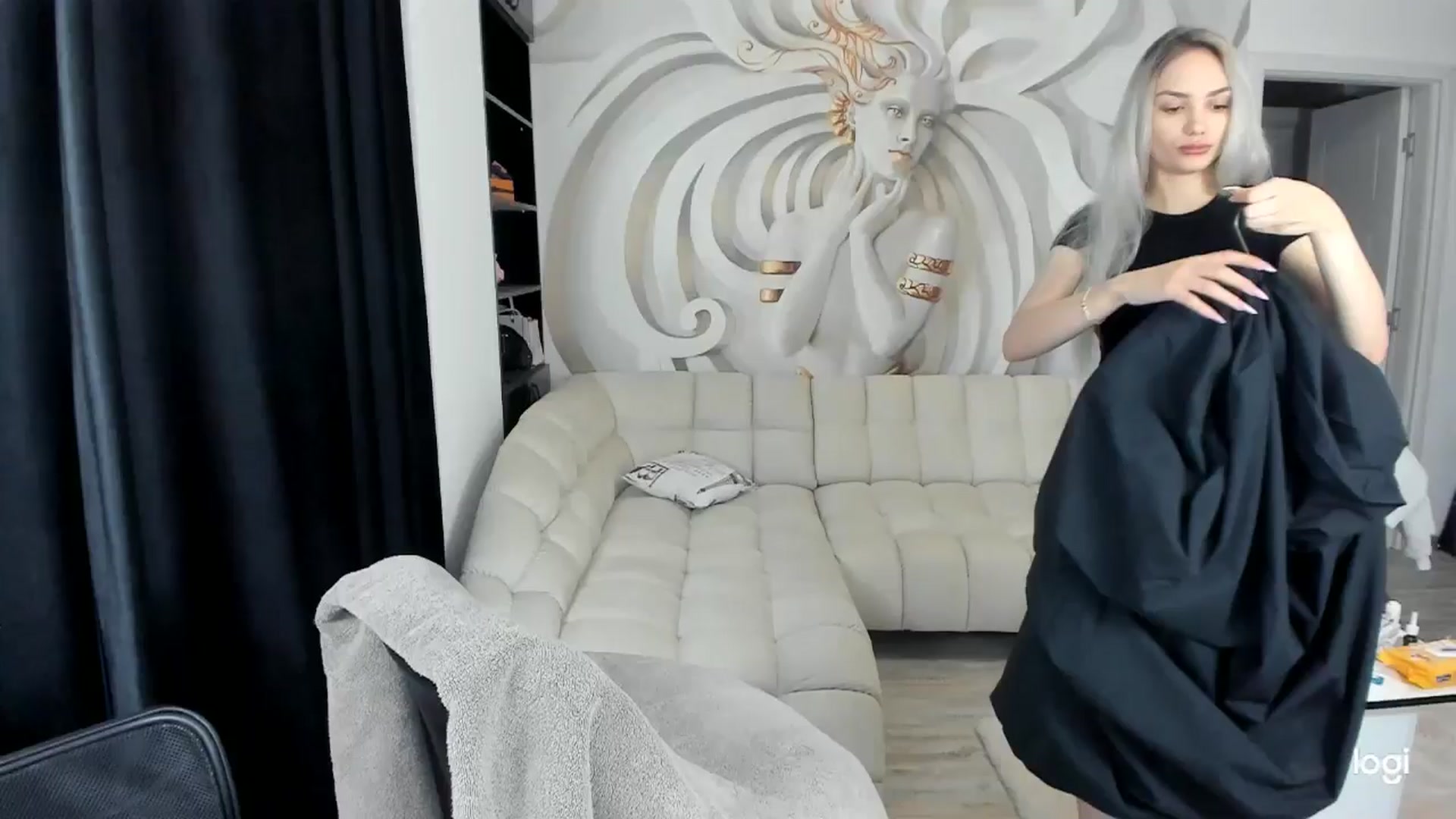 Gallery image thumbnail from HaleySweet18's myfreecams stream on, 05/19/2024, 02:40 image 1 of 20