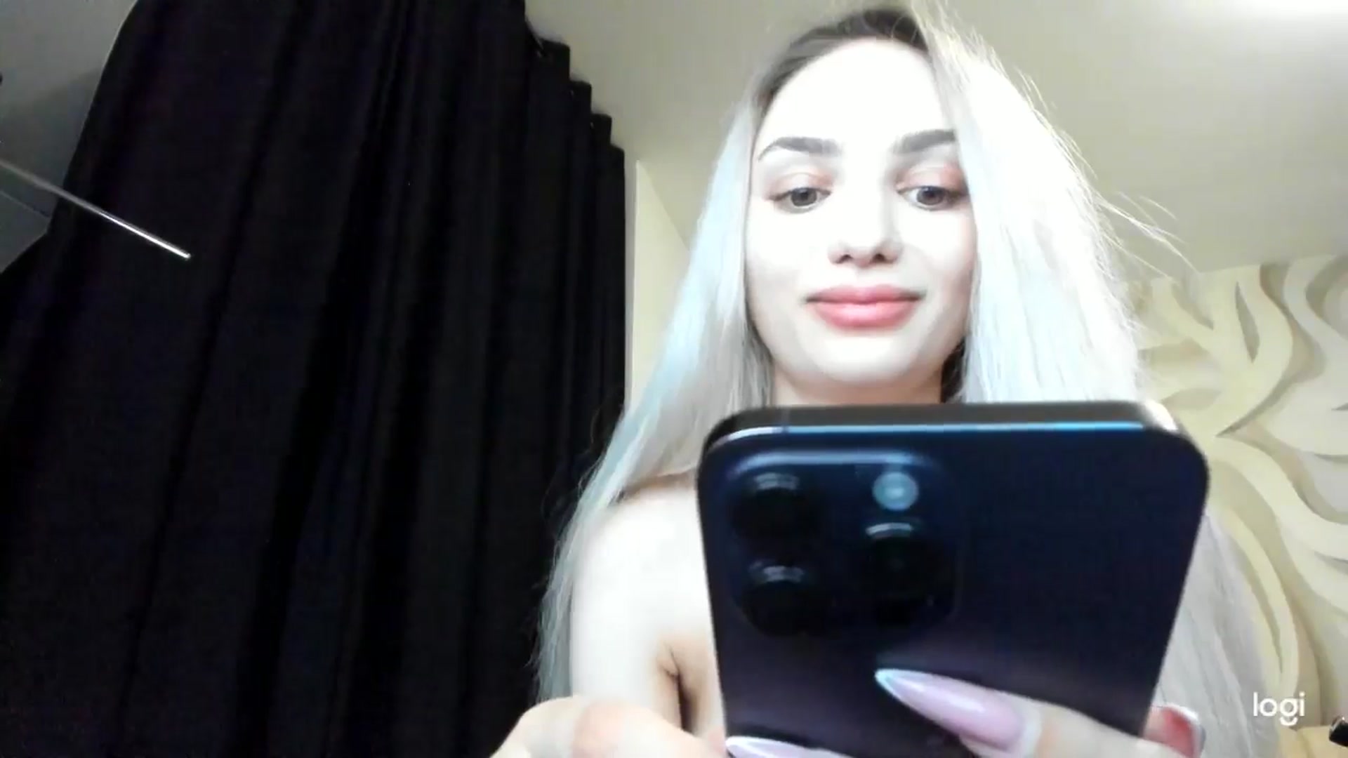 Gallery image thumbnail from HaleySweet18's myfreecams stream on, 05/19/2024, 03:01 image 7 of 20