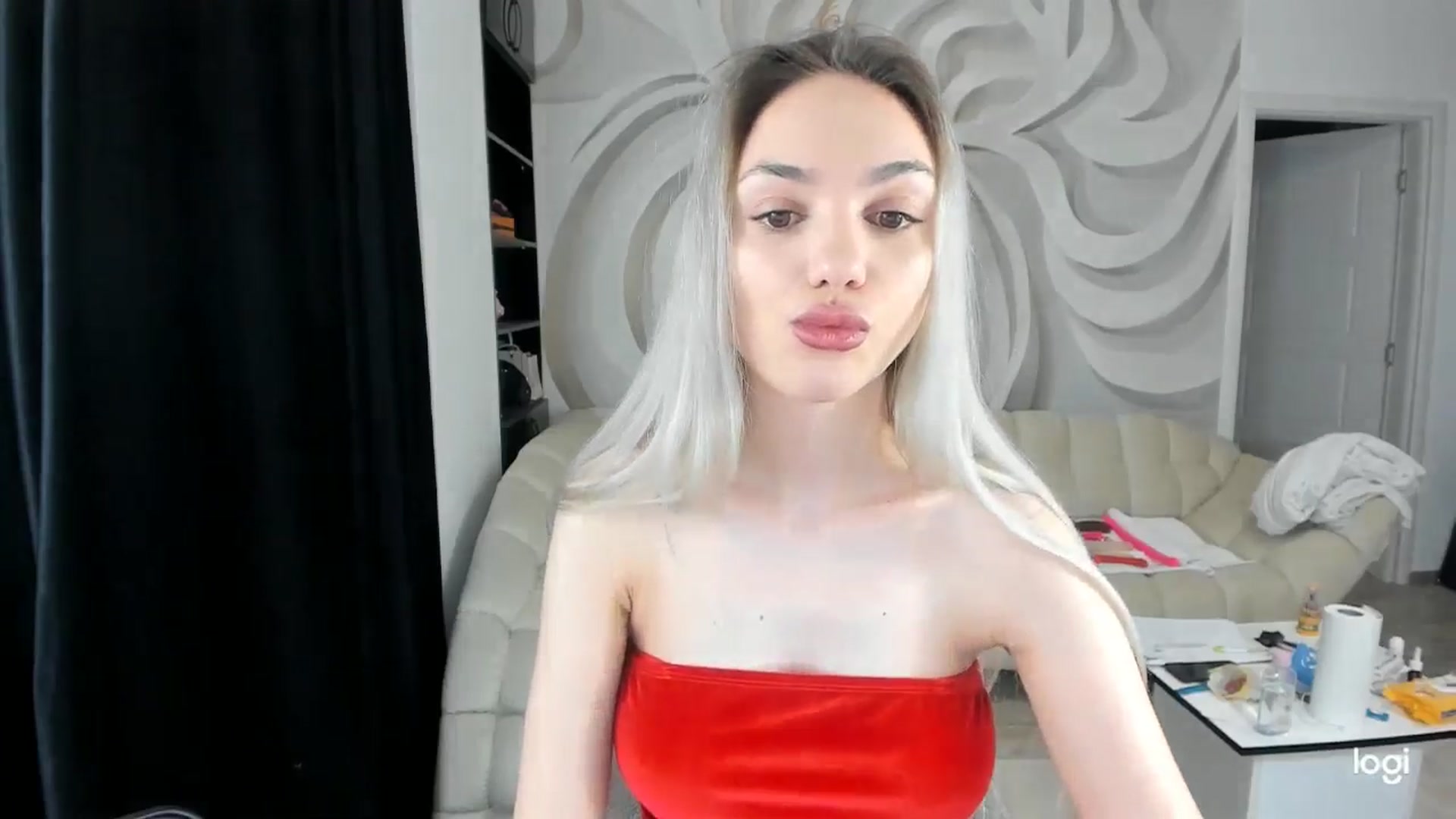 Gallery image thumbnail from HaleySweet18's myfreecams stream on, 05/19/2024, 23:43 image 16 of 20