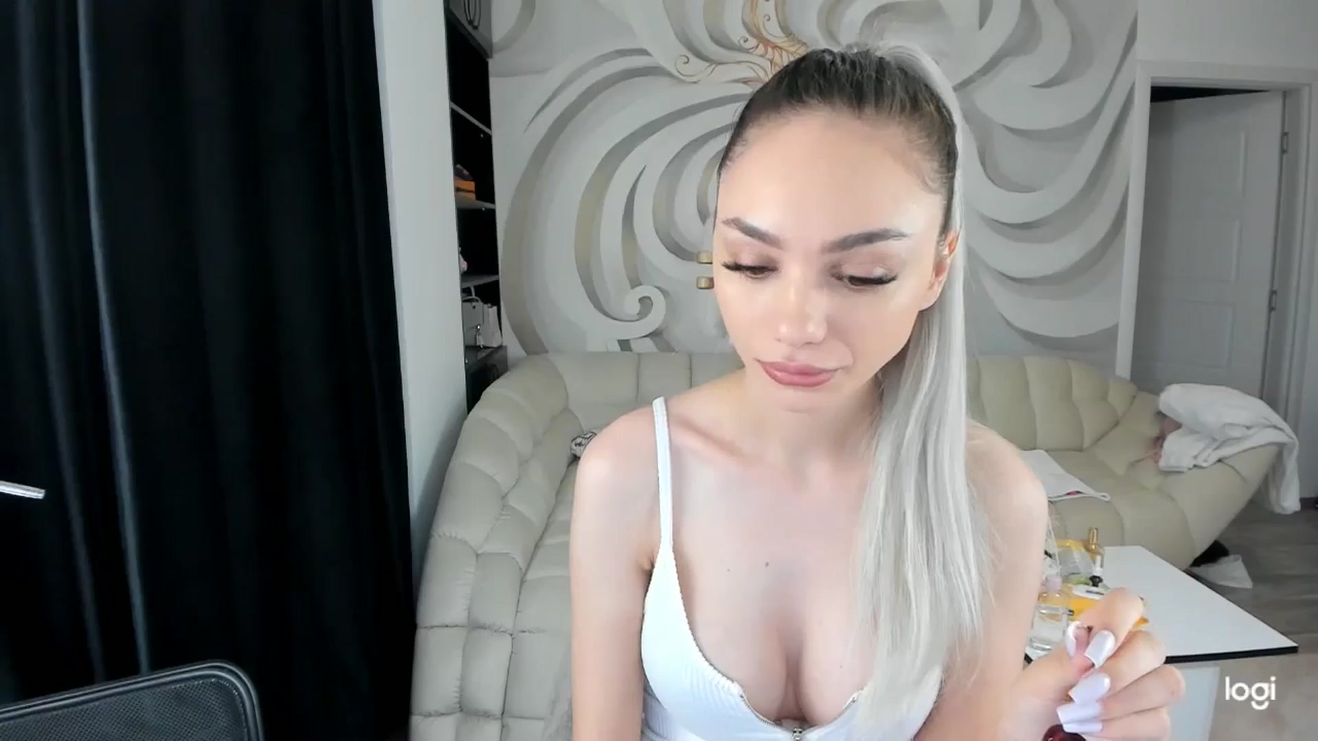 Gallery image thumbnail from HaleySweet18's myfreecams stream on, 05/27/2024, 21:54 image 13 of 20