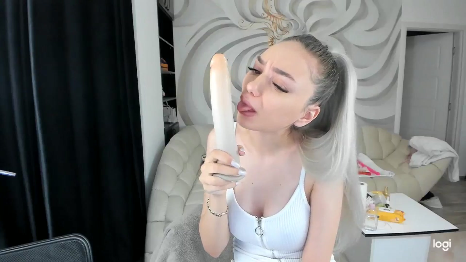 Gallery image thumbnail from HaleySweet18's myfreecams stream on, 05/27/2024, 21:54 image 2 of 20