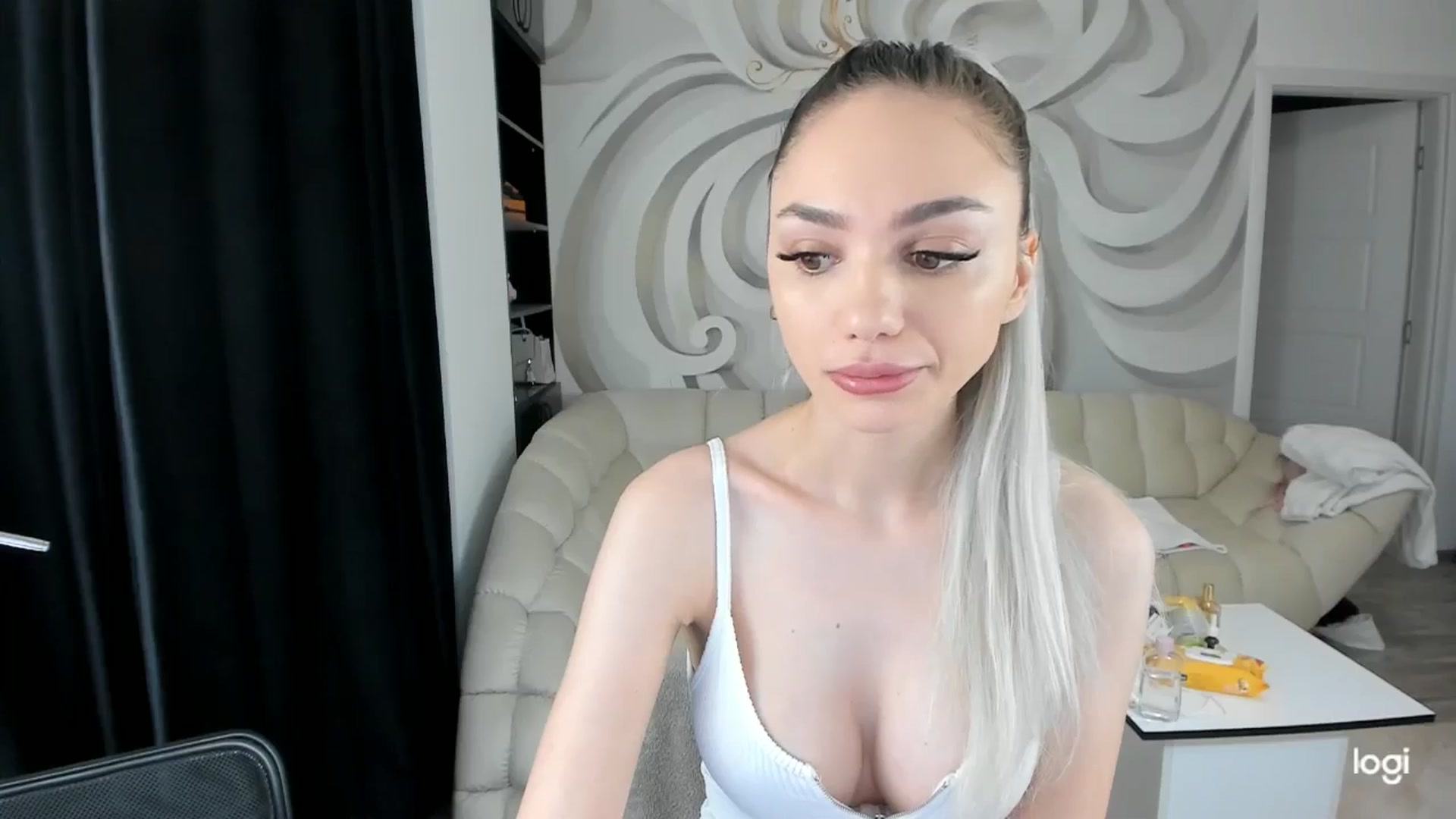 Gallery image thumbnail from HaleySweet18's myfreecams stream on, 05/27/2024, 21:54 image 11 of 20