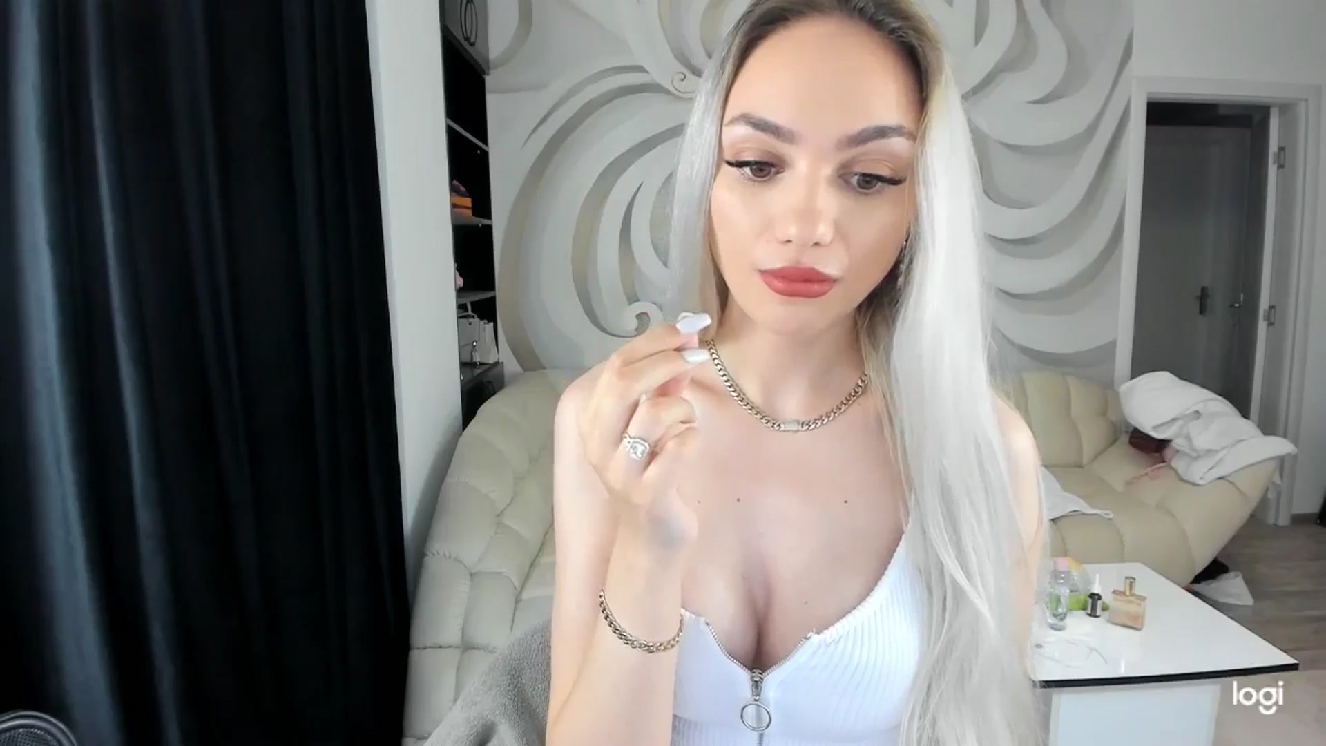 Gallery image thumbnail from HaleySweet18's myfreecams stream on, 05/29/2024, 21:29 image 13 of 20
