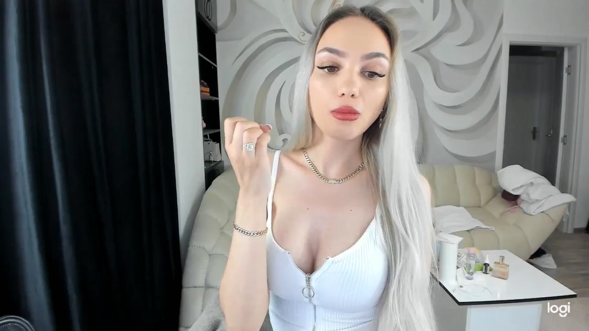 Gallery image thumbnail from HaleySweet18's myfreecams stream on, 05/29/2024, 21:29 image 15 of 20