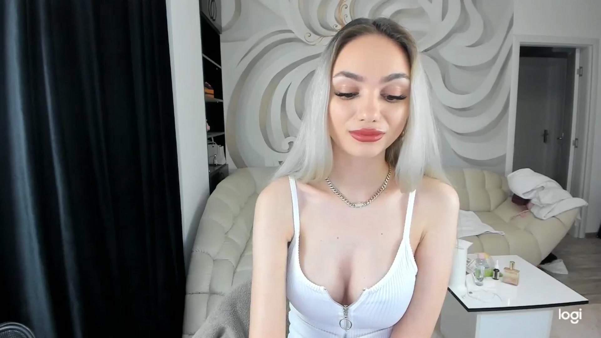 Gallery image thumbnail from HaleySweet18's myfreecams stream on, 05/29/2024, 21:29 image 5 of 20