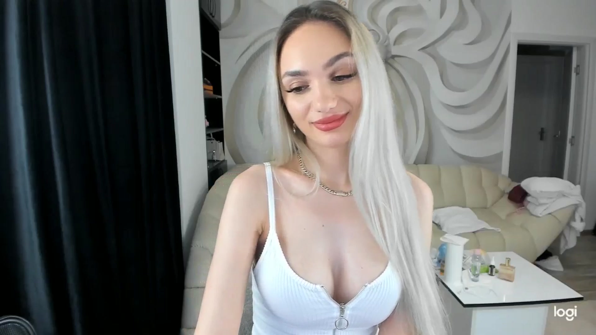 Gallery image thumbnail from HaleySweet18's myfreecams stream on, 05/29/2024, 22:54 image 16 of 20