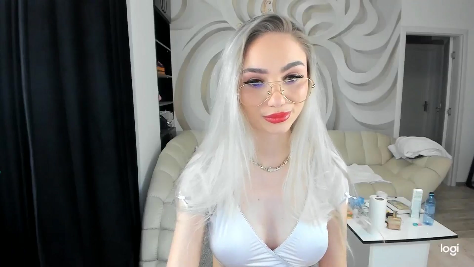 Gallery image thumbnail from HaleySweet18's myfreecams stream on, 06/03/2024, 23:14 image 3 of 20