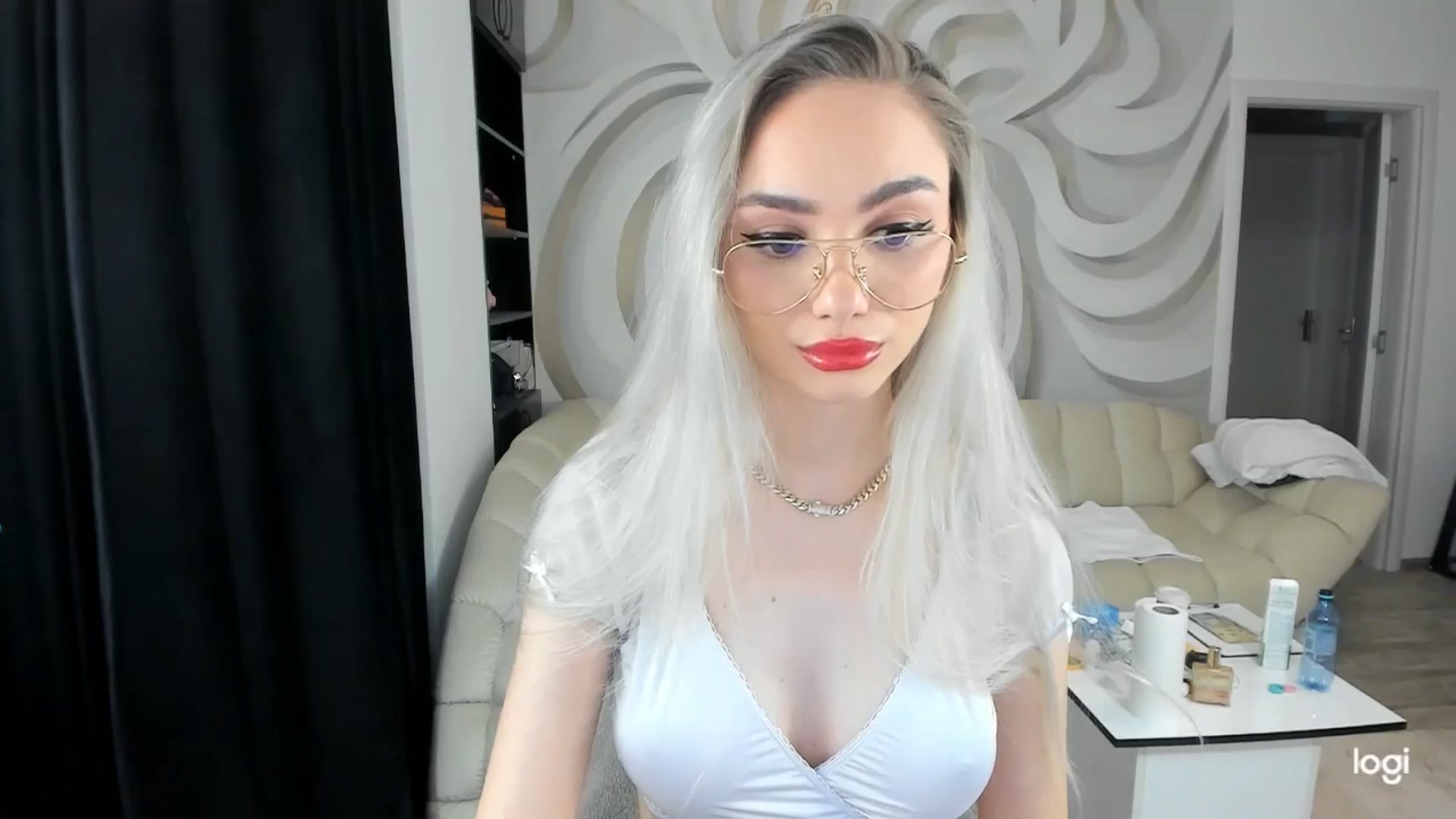 Gallery image thumbnail from HaleySweet18's myfreecams stream on, 06/03/2024, 23:14 image 2 of 20