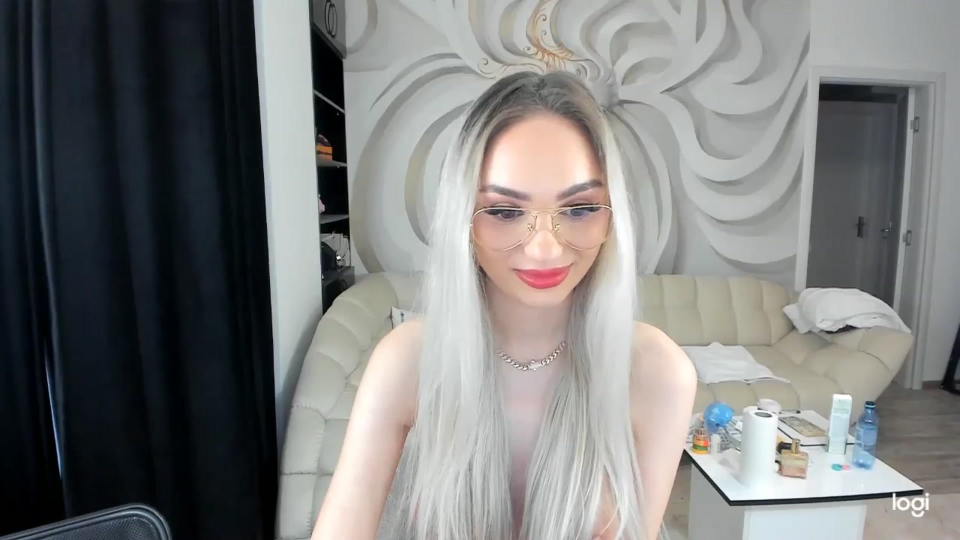 Gallery image thumbnail from HaleySweet18's myfreecams stream on, 06/04/2024, 04:43 image 2 of 20