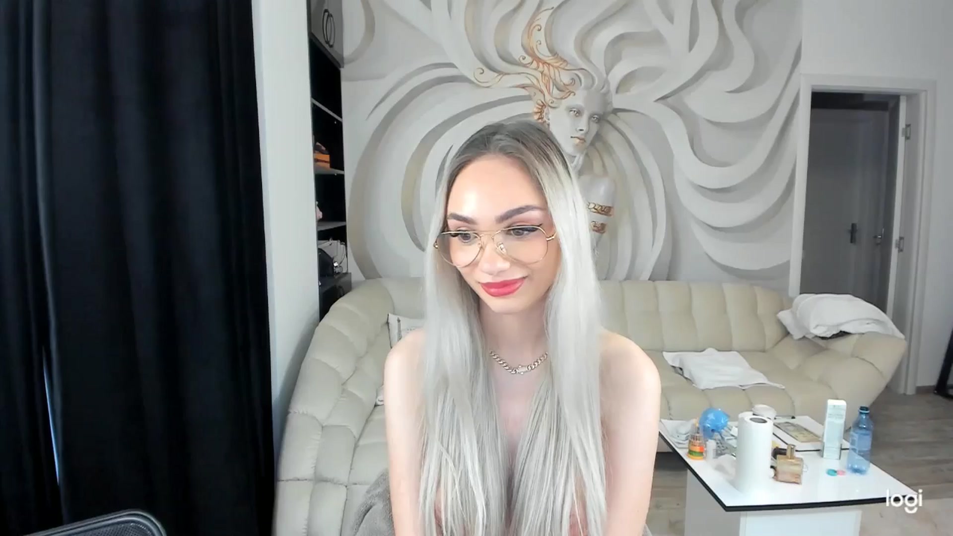 Gallery image thumbnail from HaleySweet18's myfreecams stream on, 06/04/2024, 04:43 image 6 of 20