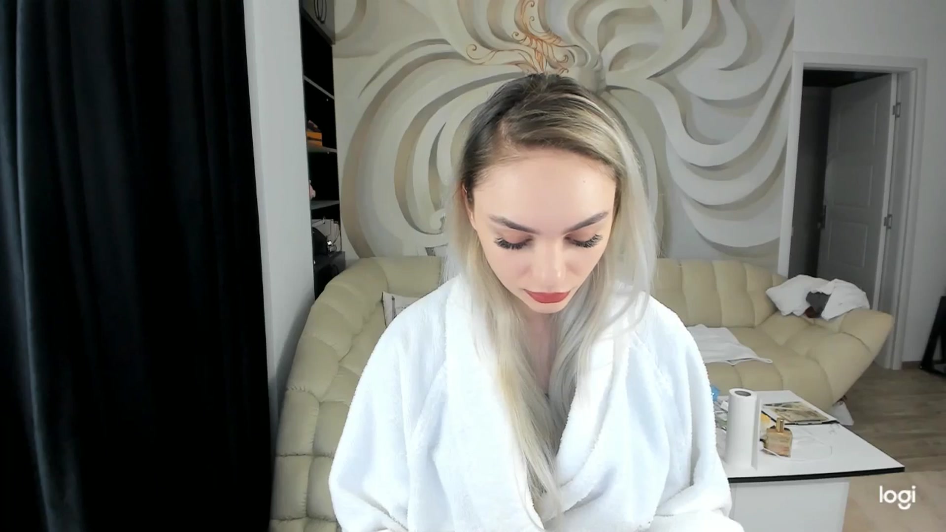 Gallery image thumbnail from HaleySweet18's myfreecams stream on, 06/05/2024, 20:25 image 2 of 20
