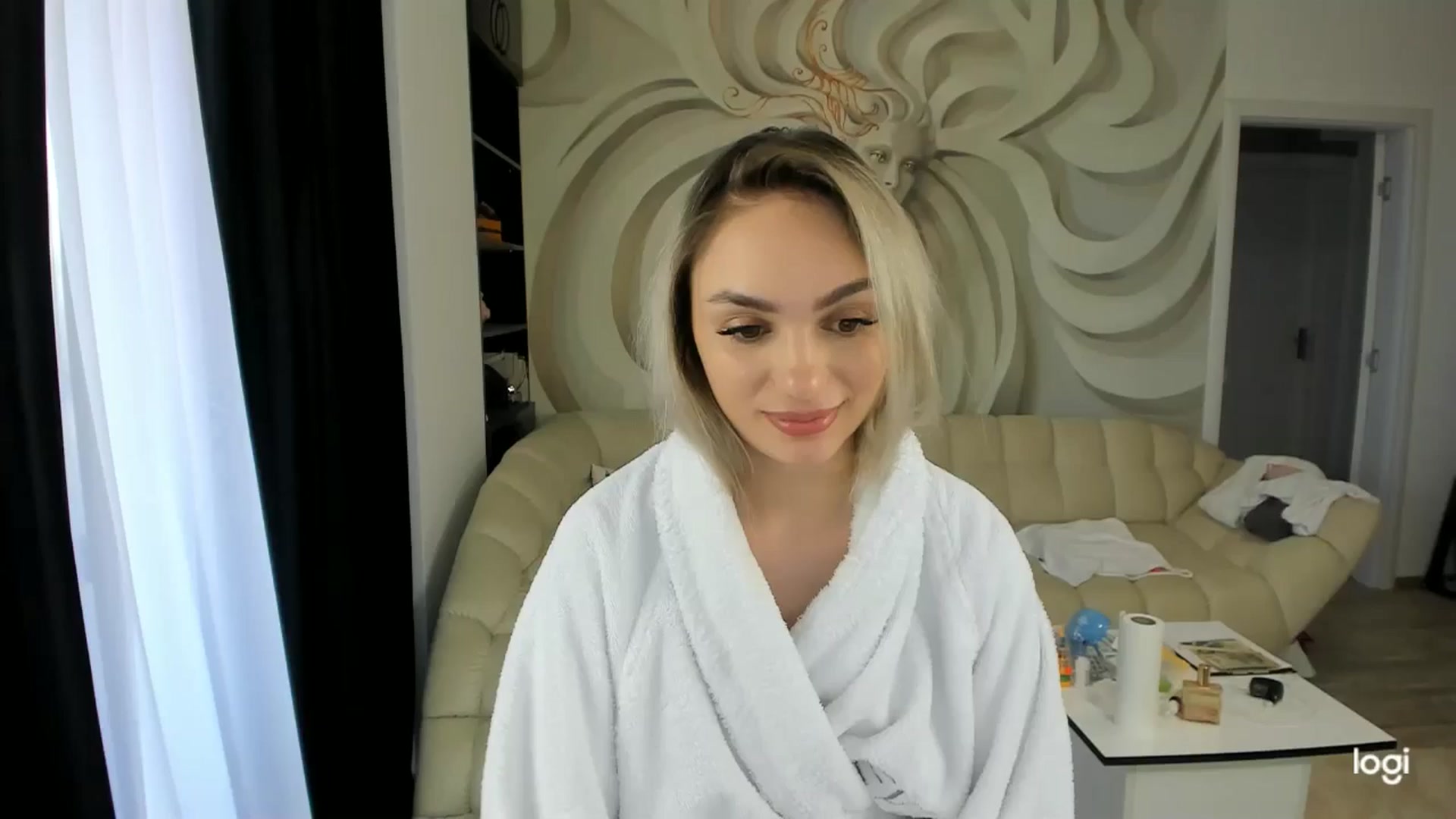 Gallery image thumbnail from HaleySweet18's myfreecams stream on, 06/06/2024, 06:48 image 6 of 20