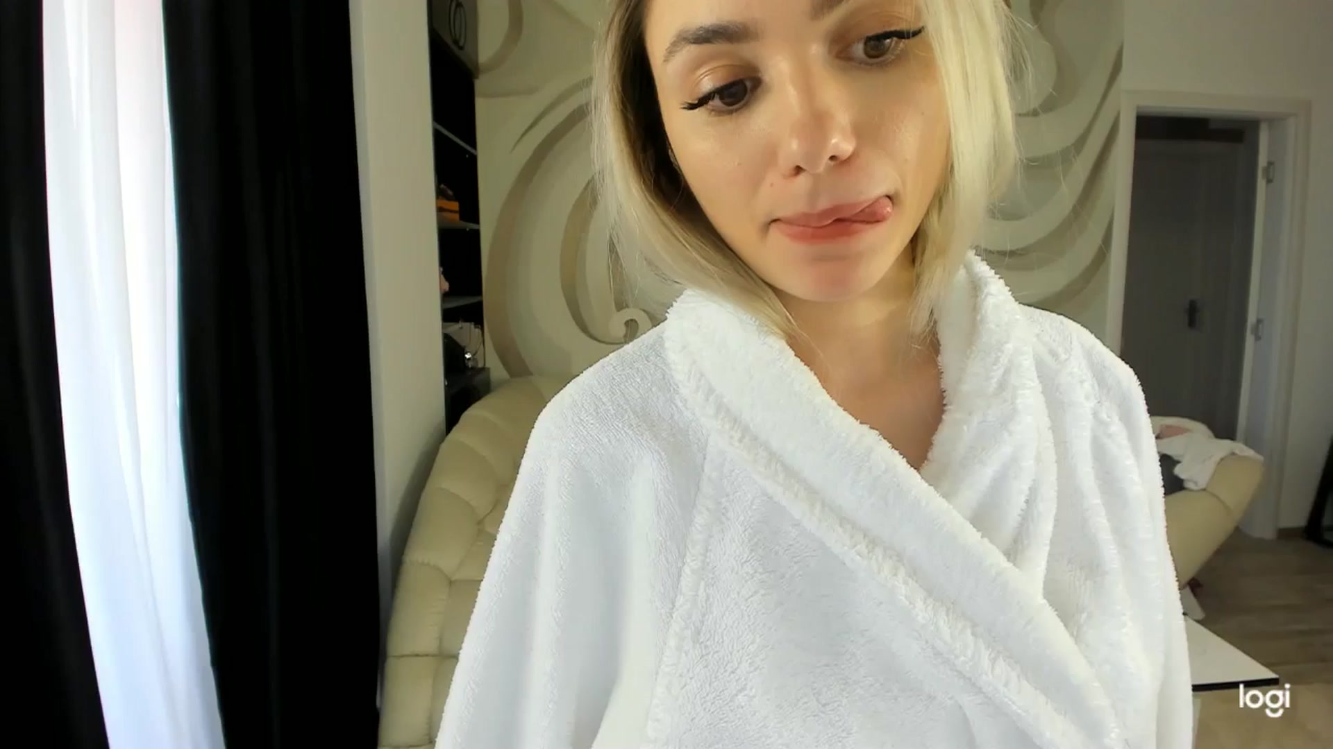 Gallery image thumbnail from HaleySweet18's myfreecams stream on, 06/06/2024, 06:48 image 8 of 20